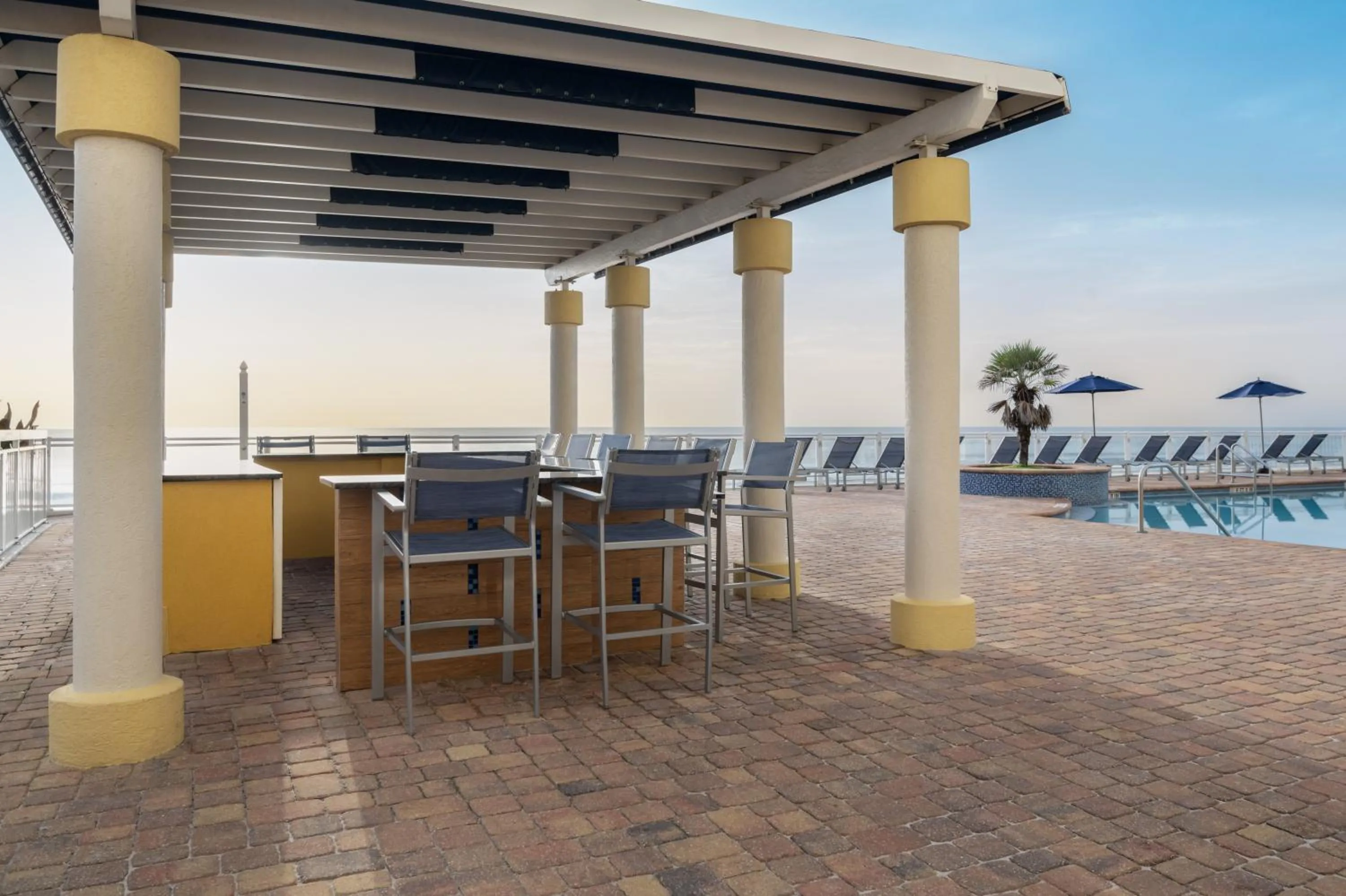 Lounge or bar in Hilton Garden Inn Daytona Beach Oceanfront