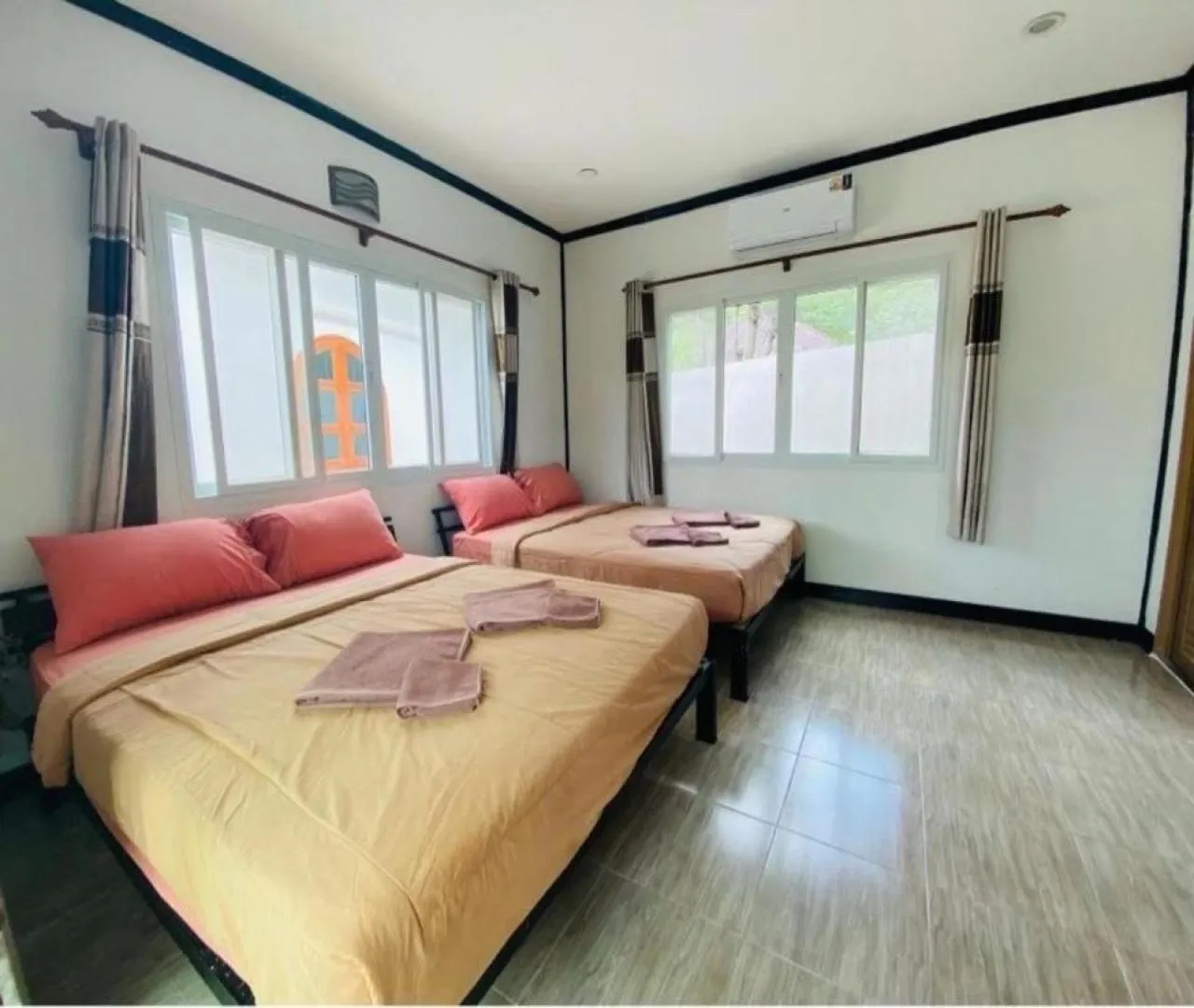 Photo of the whole room, Bed in I-Lay House Koh Kood