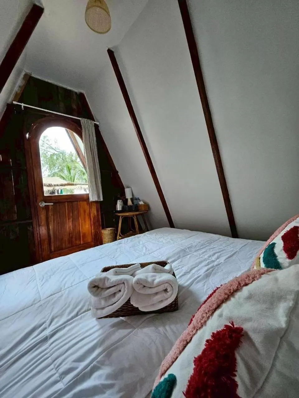 Photo of the whole room, Bed in I-Lay House Koh Kood