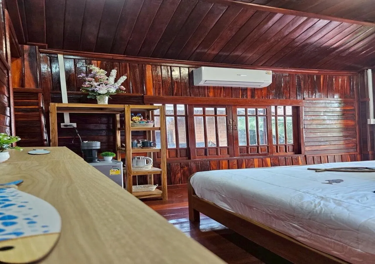 Photo of the whole room, Bed in I-Lay House Koh Kood