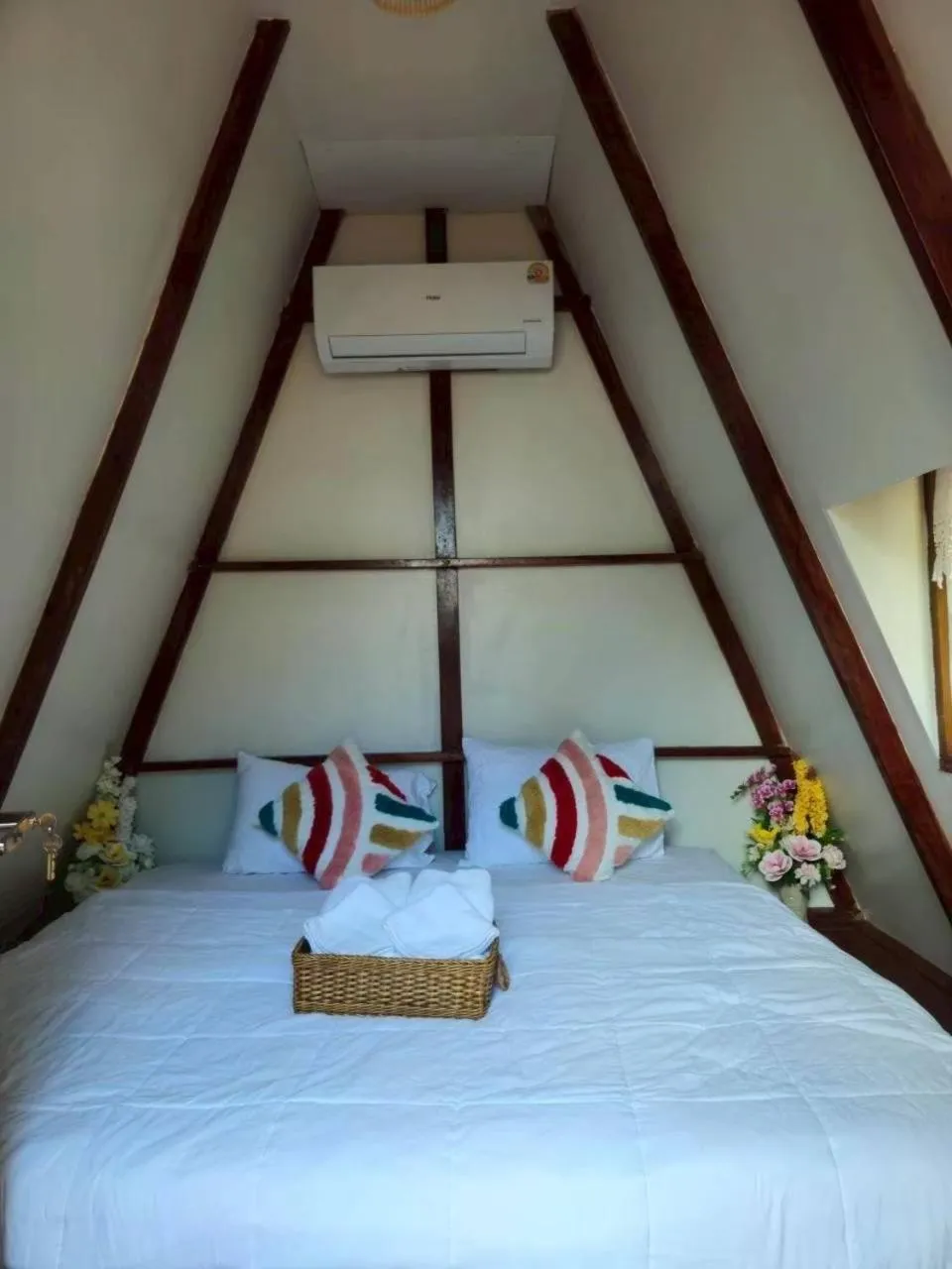 Photo of the whole room, Bed in I-Lay House Koh Kood