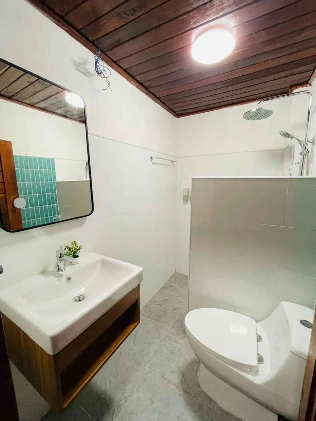 Toilet in I-Lay House Koh Kood