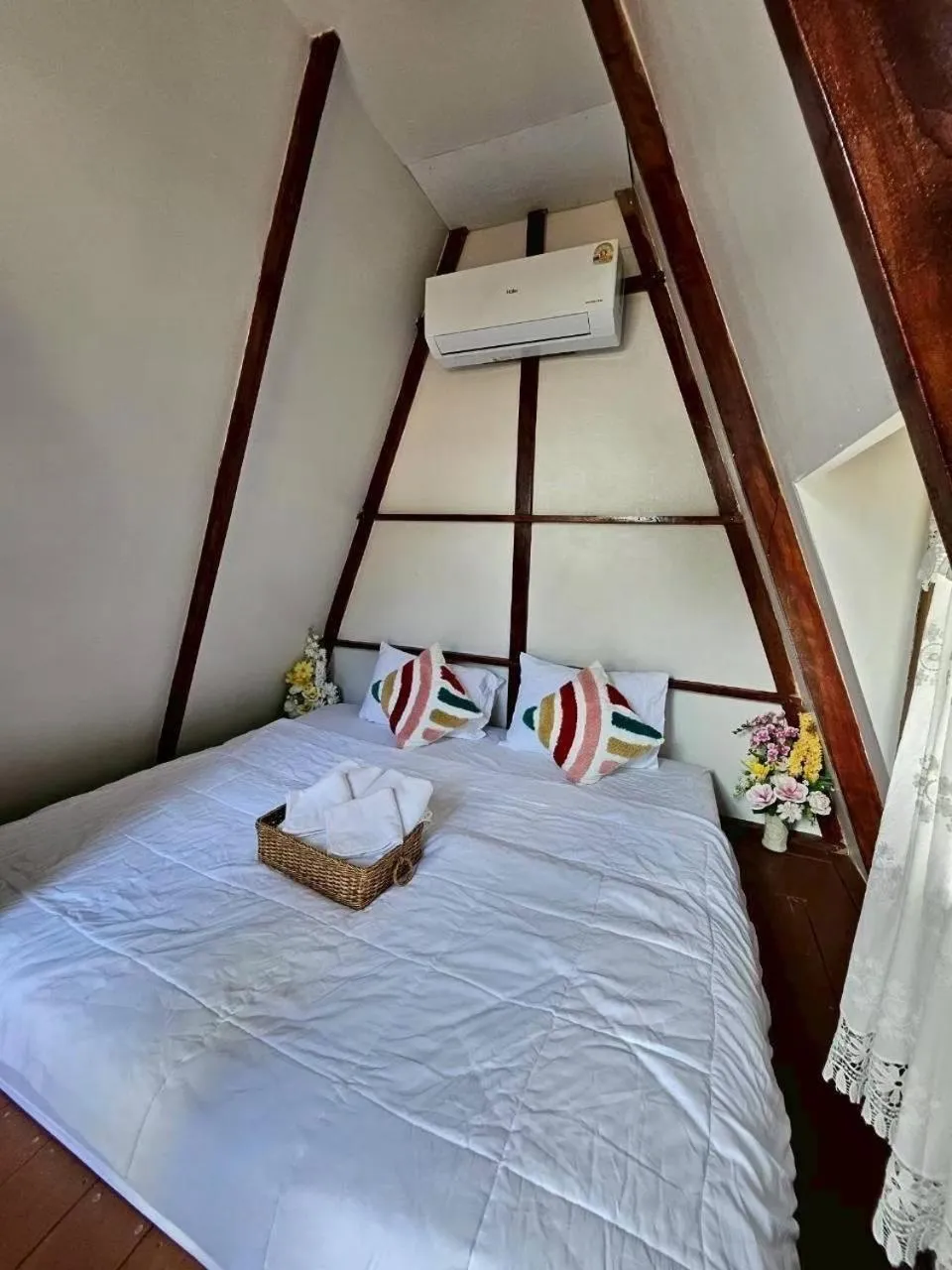 Photo of the whole room, Bed in I-Lay House Koh Kood