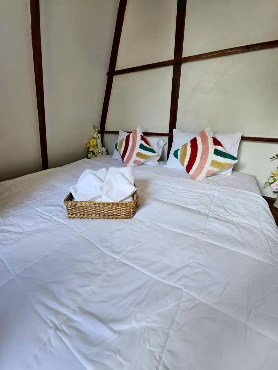 Photo of the whole room, Bed in I-Lay House Koh Kood