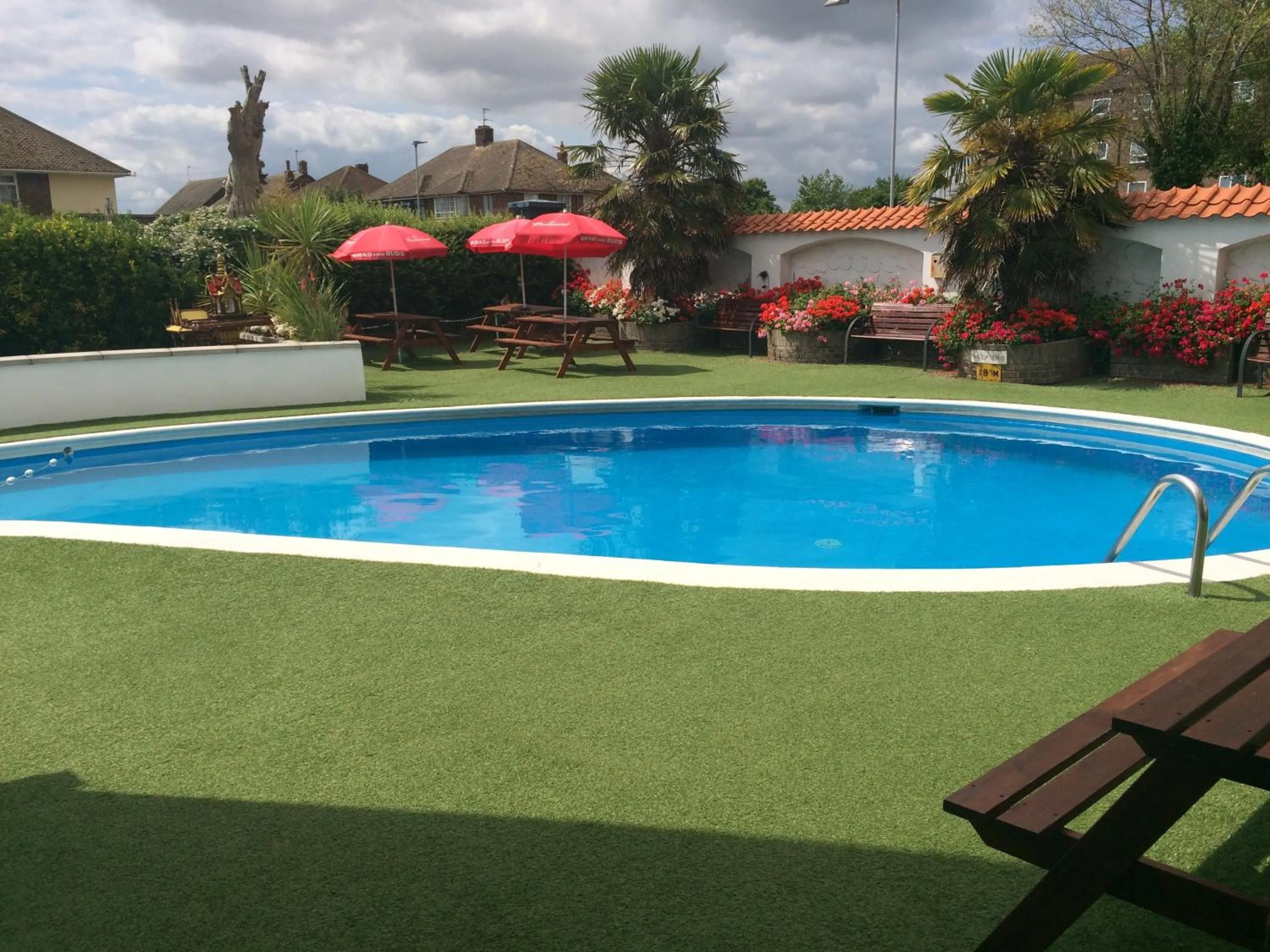 Swimming pool in Hotel Victoria
