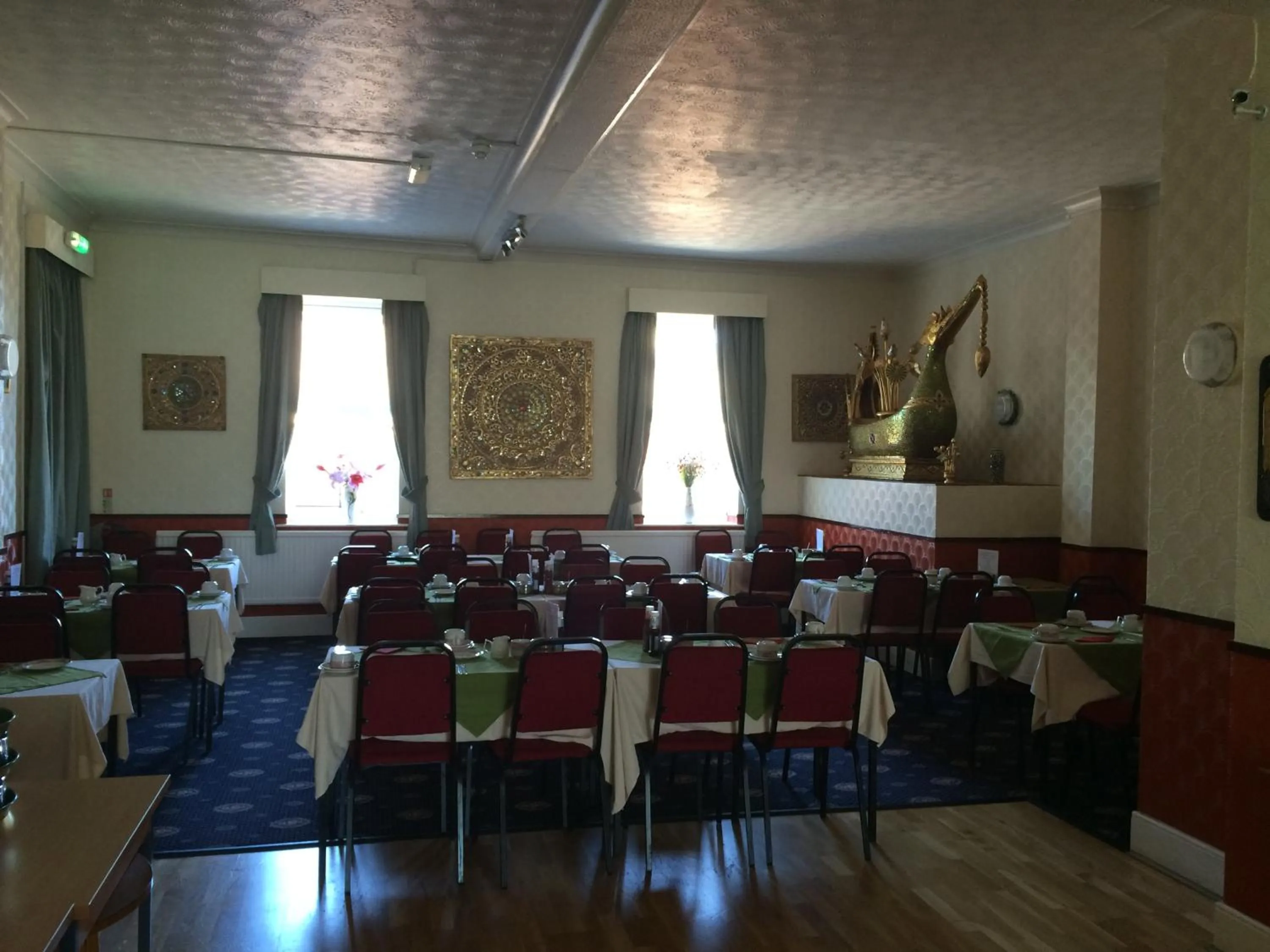 Restaurant/places to eat in Hotel Victoria