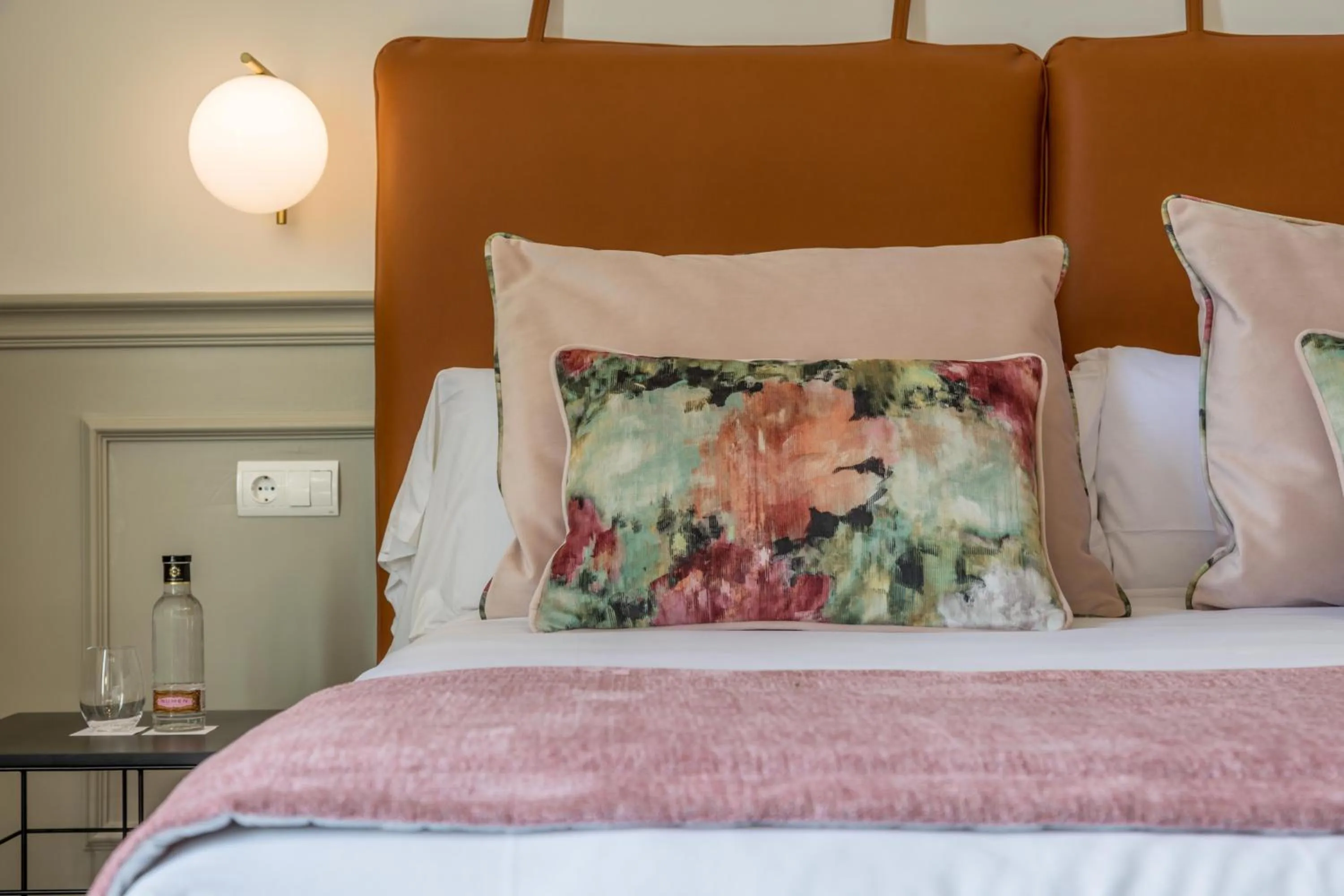 Photo of the whole room, Bed in Can Ribera by Zafiro