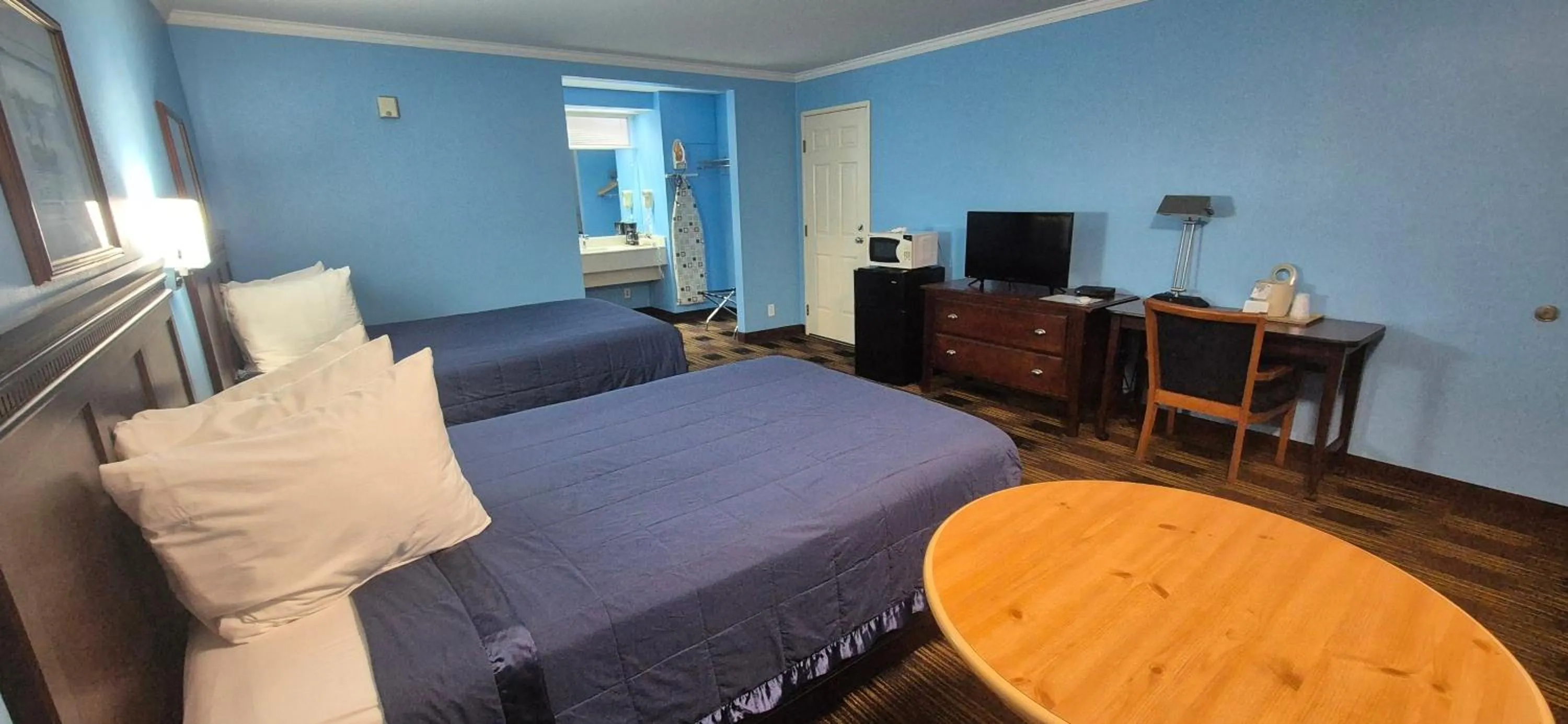 Bedroom, Bed in Fontana Village Inn