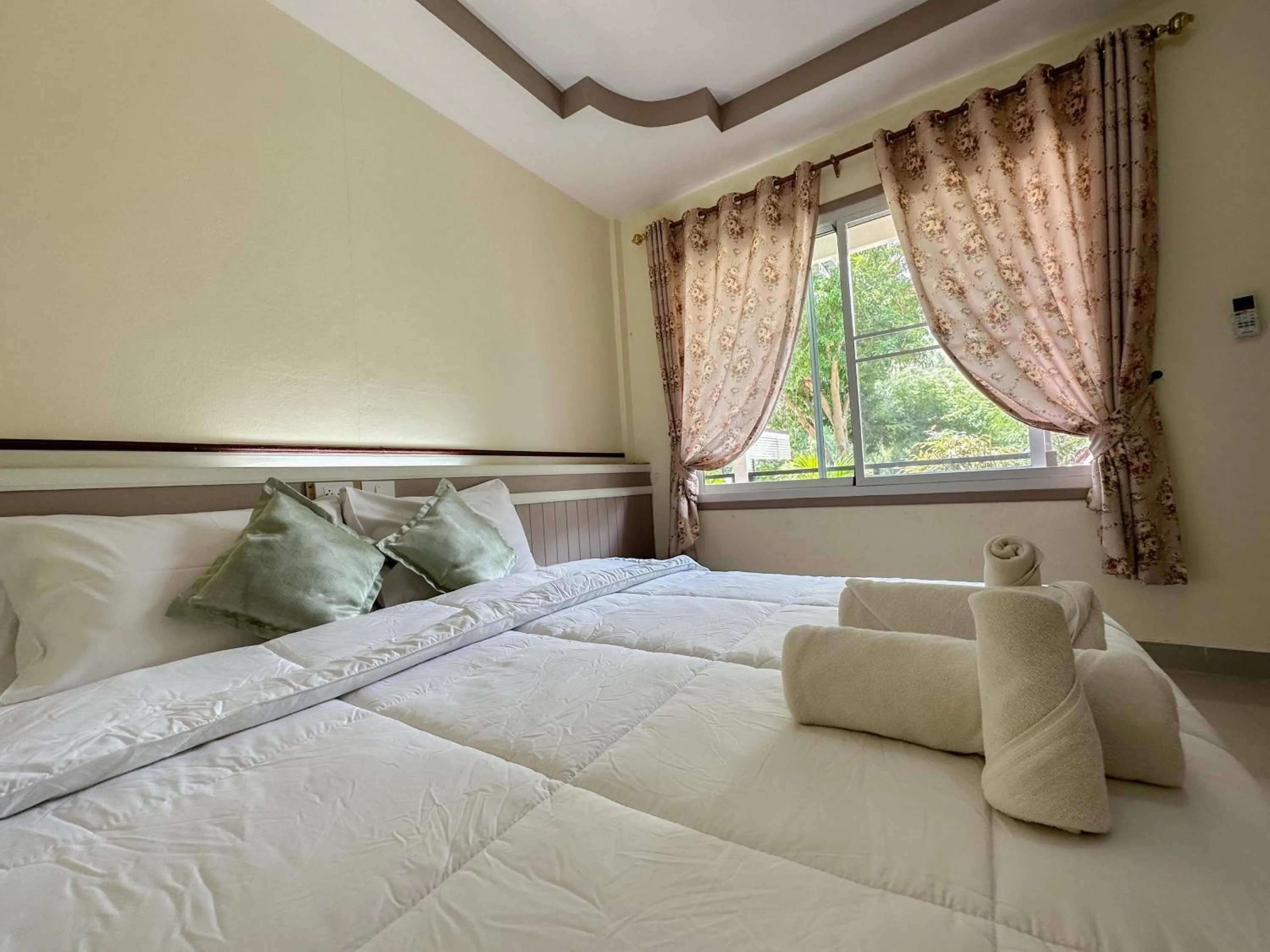 Bed in ชอว์ งาทอง รีสอร์ต Chor Ngar Thong Erawan Kanchanaburi