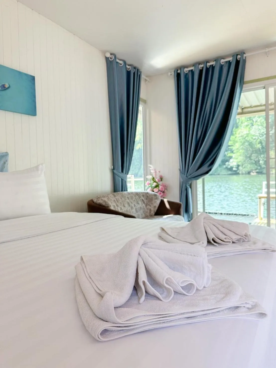 Bed in ชอว์ งาทอง รีสอร์ต Chor Ngar Thong Erawan Kanchanaburi