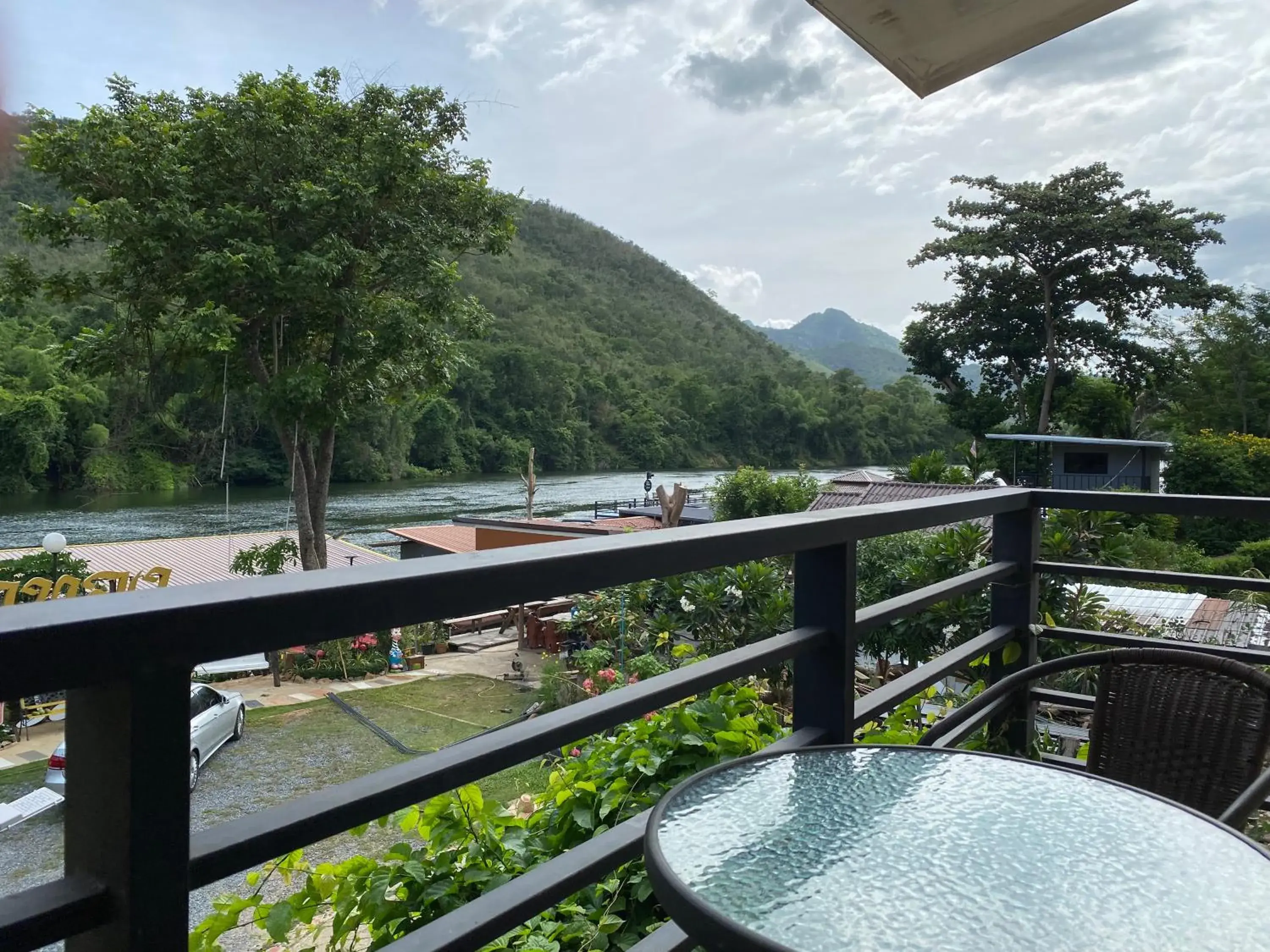 Deluxe Double Room with Balcony in ชอว์ งาทอง รีสอร์ต Chor Ngar Thong Erawan Kanchanaburi Deluxe Double Room with Balcony in ชอว์ งาทอง รีสอร์ต Chor Ngar Thong Erawan Kanchanaburi