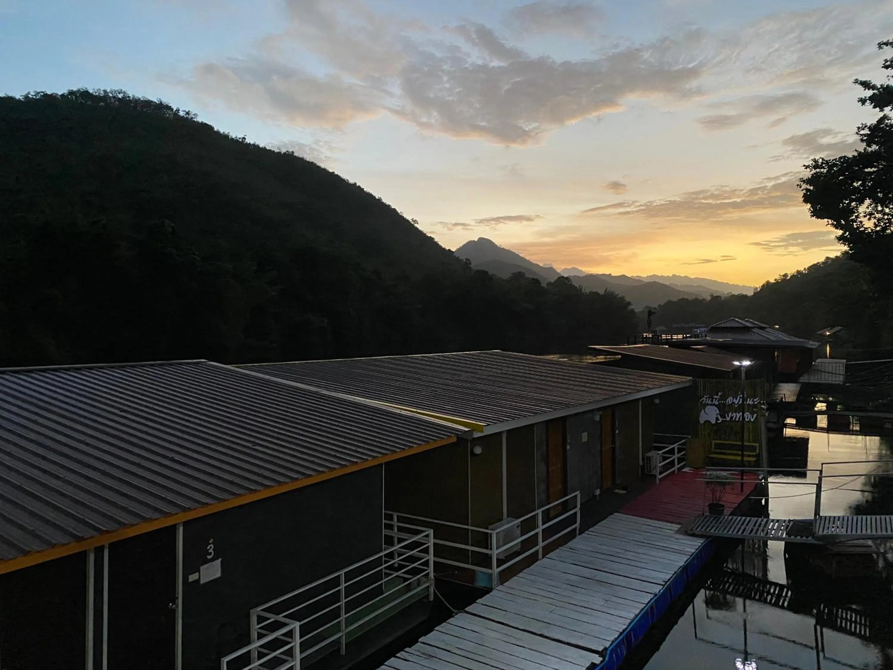 ชอว์ งาทอง รีสอร์ต Chor Ngar Thong Erawan Kanchanaburi