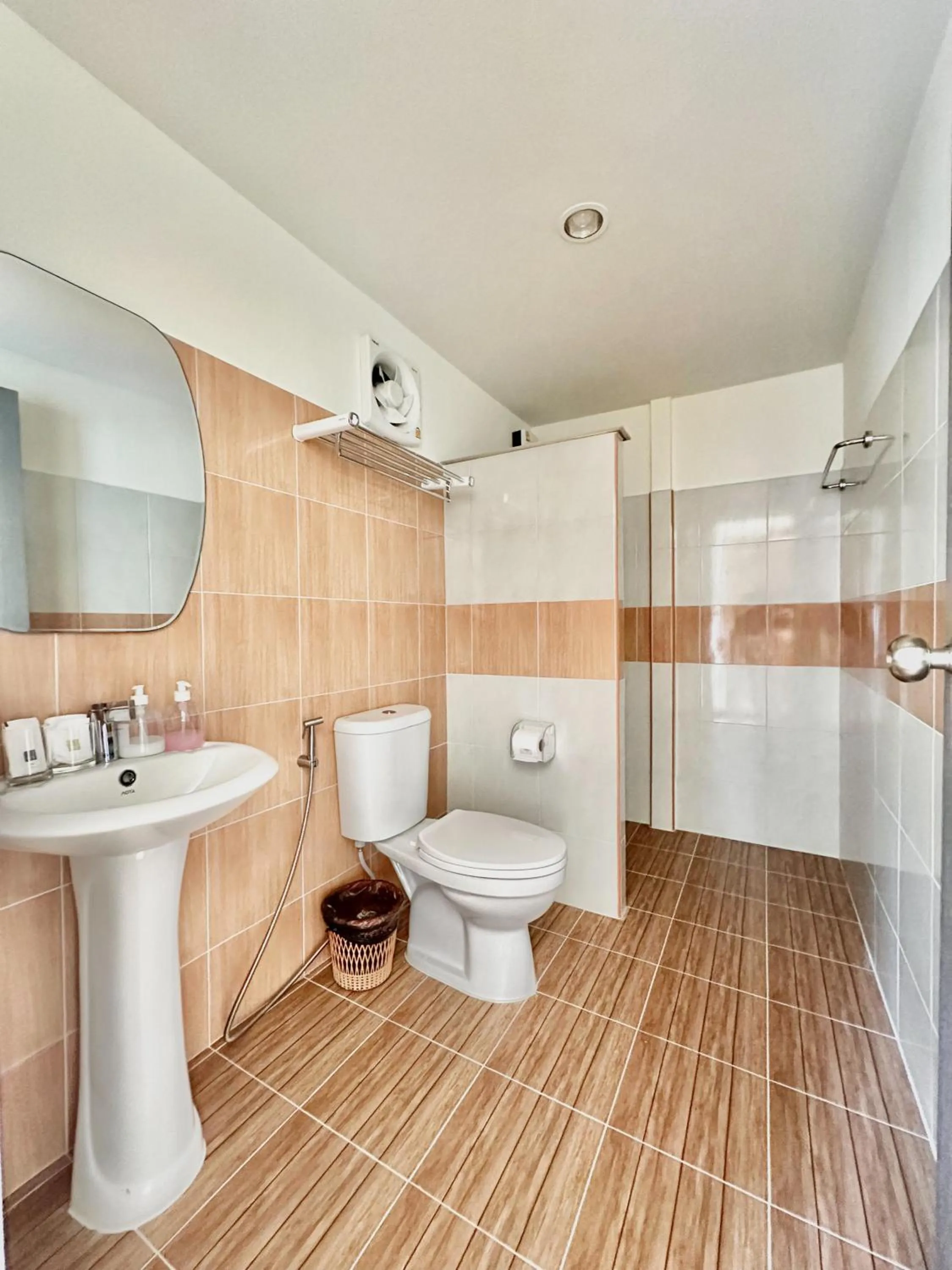 ชอว์ งาทอง รีสอร์ต Chor Ngar Thong Erawan Kanchanaburi