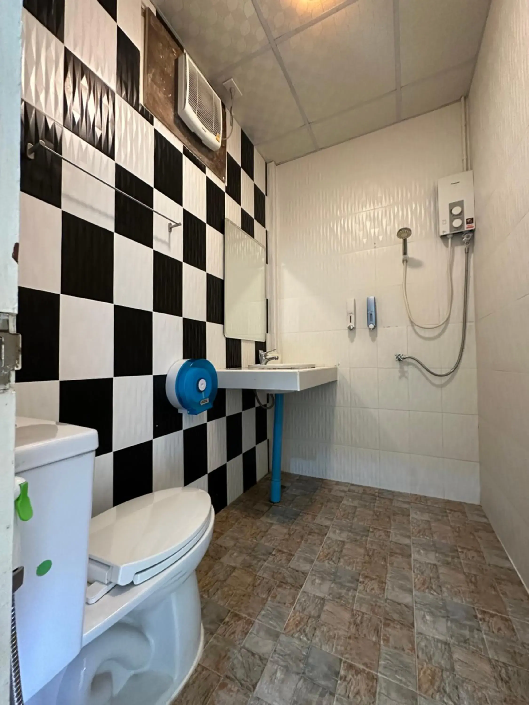 Large Twin Room in ชอว์ งาทอง รีสอร์ต Chor Ngar Thong Erawan Kanchanaburi Large Twin Room in ชอว์ งาทอง รีสอร์ต Chor Ngar Thong Erawan Kanchanaburi