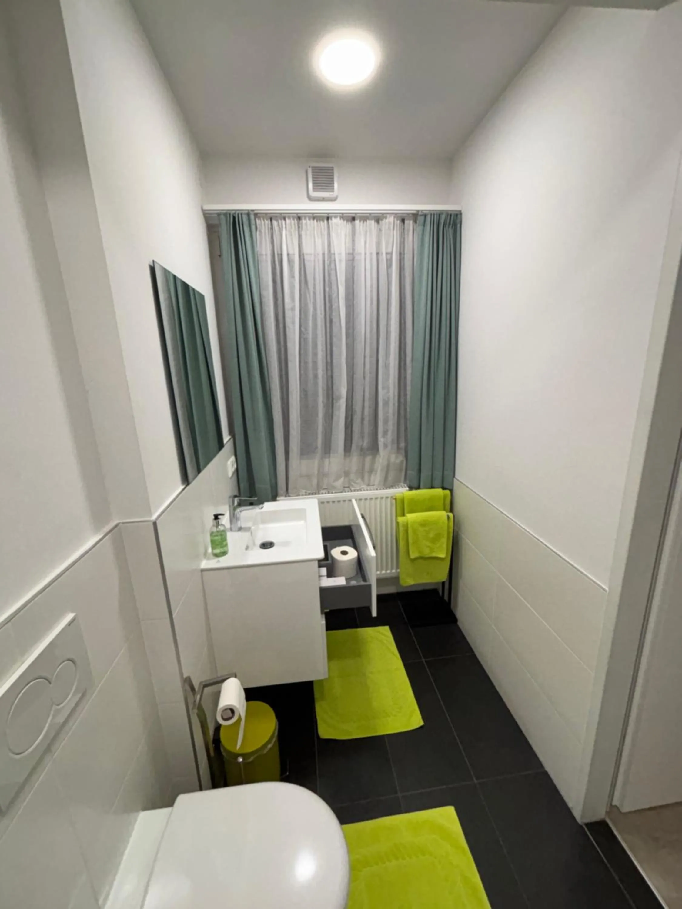 Shower in Hotel Garni Ilys Inn