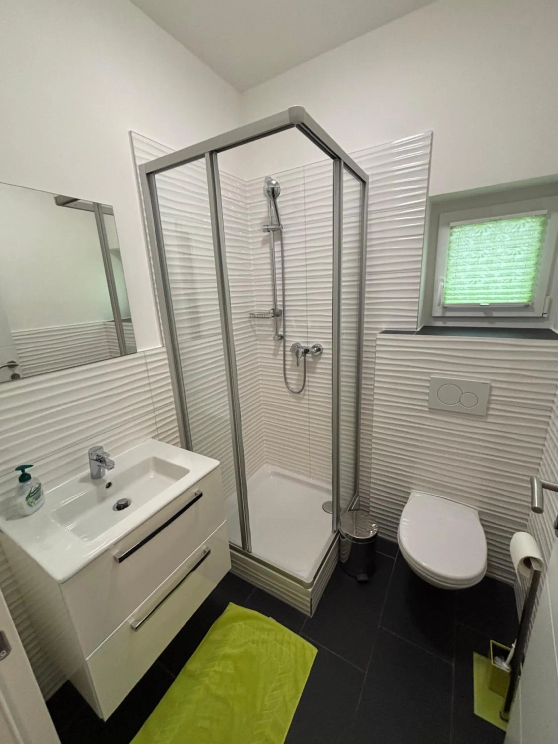 Shower in Hotel Garni Ilys Inn