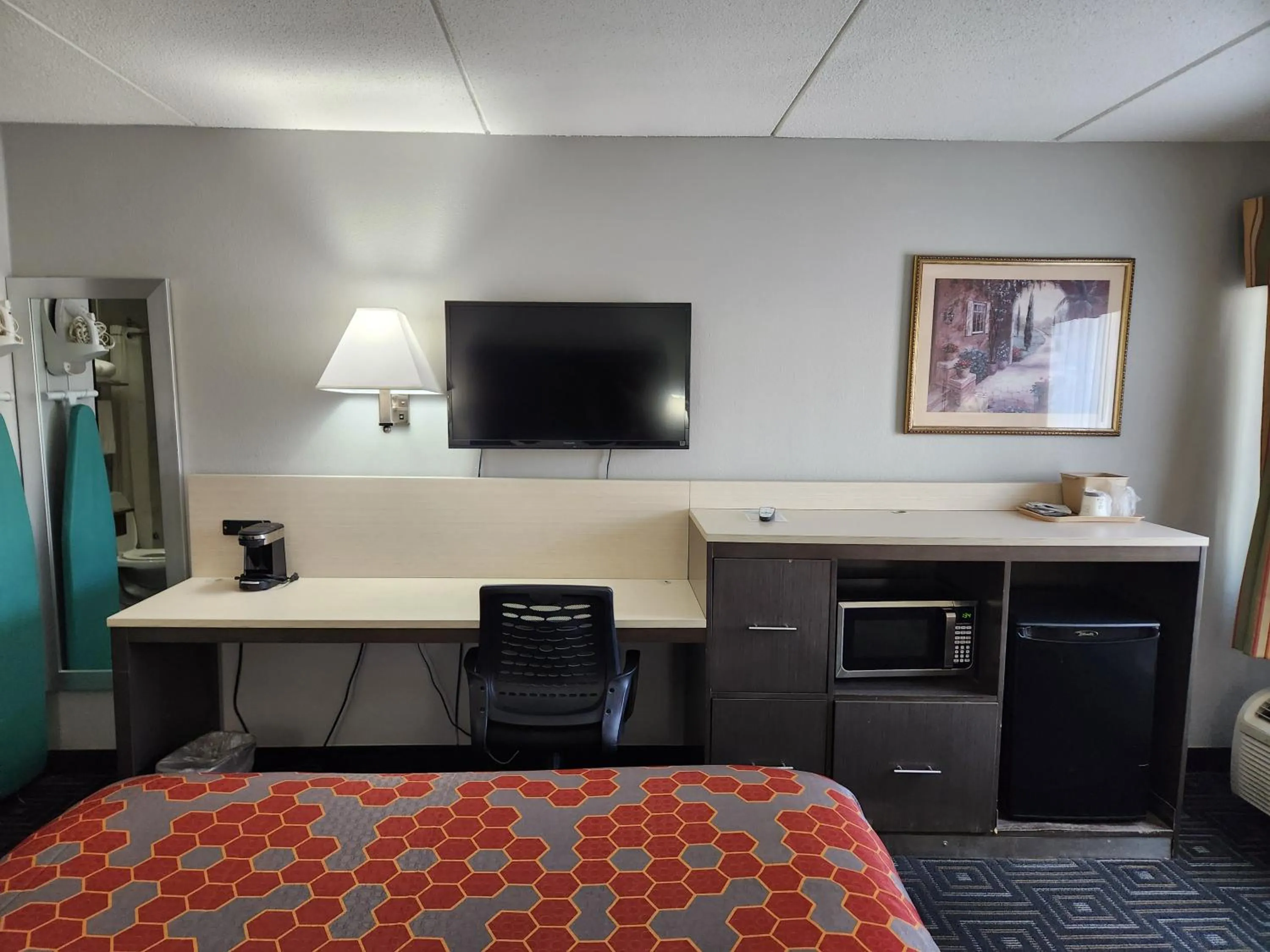 Bed in Twin Cities Inn, Mounds View