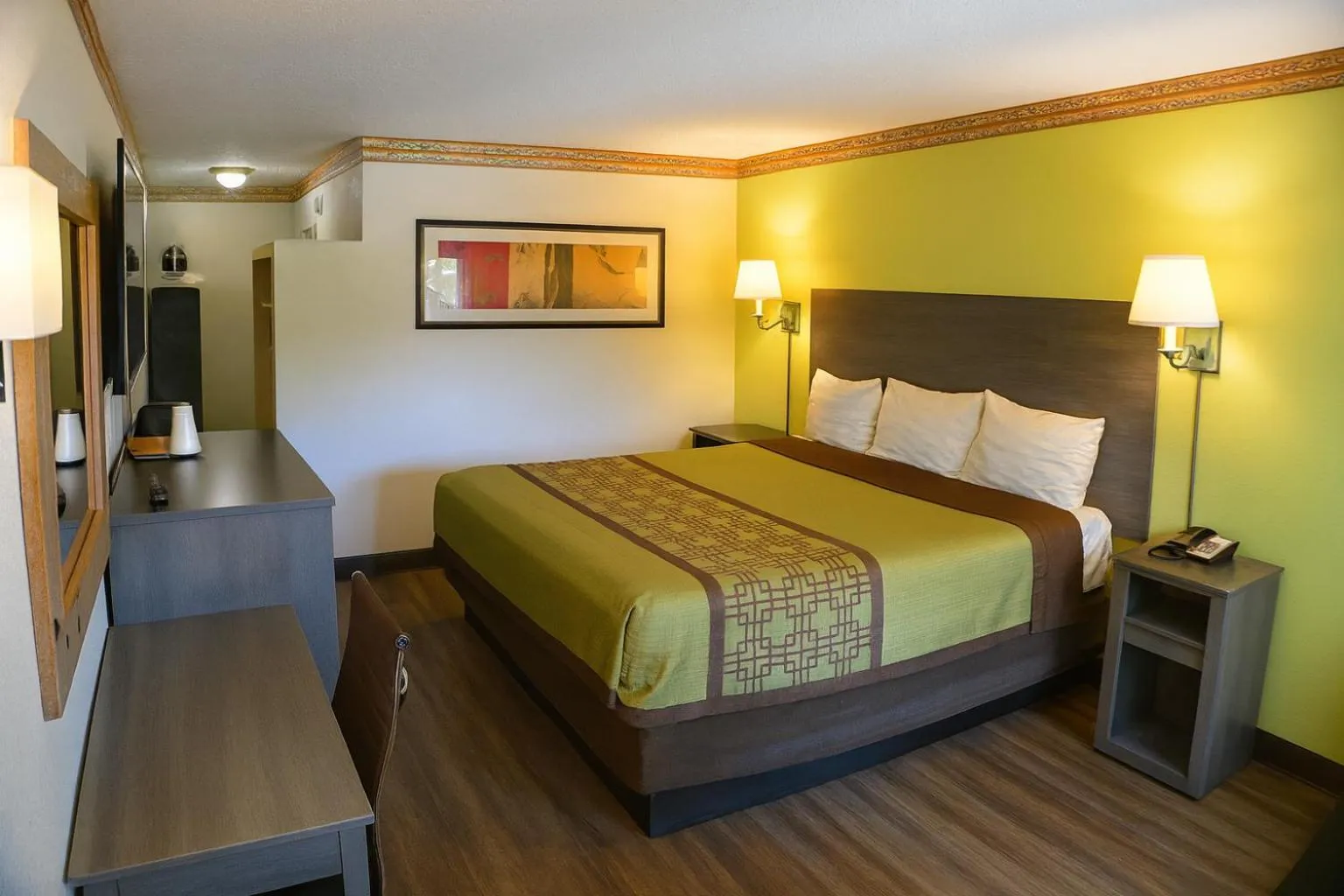 Bed in Rodeway Inn Albuquerque Downtown on Rt 66