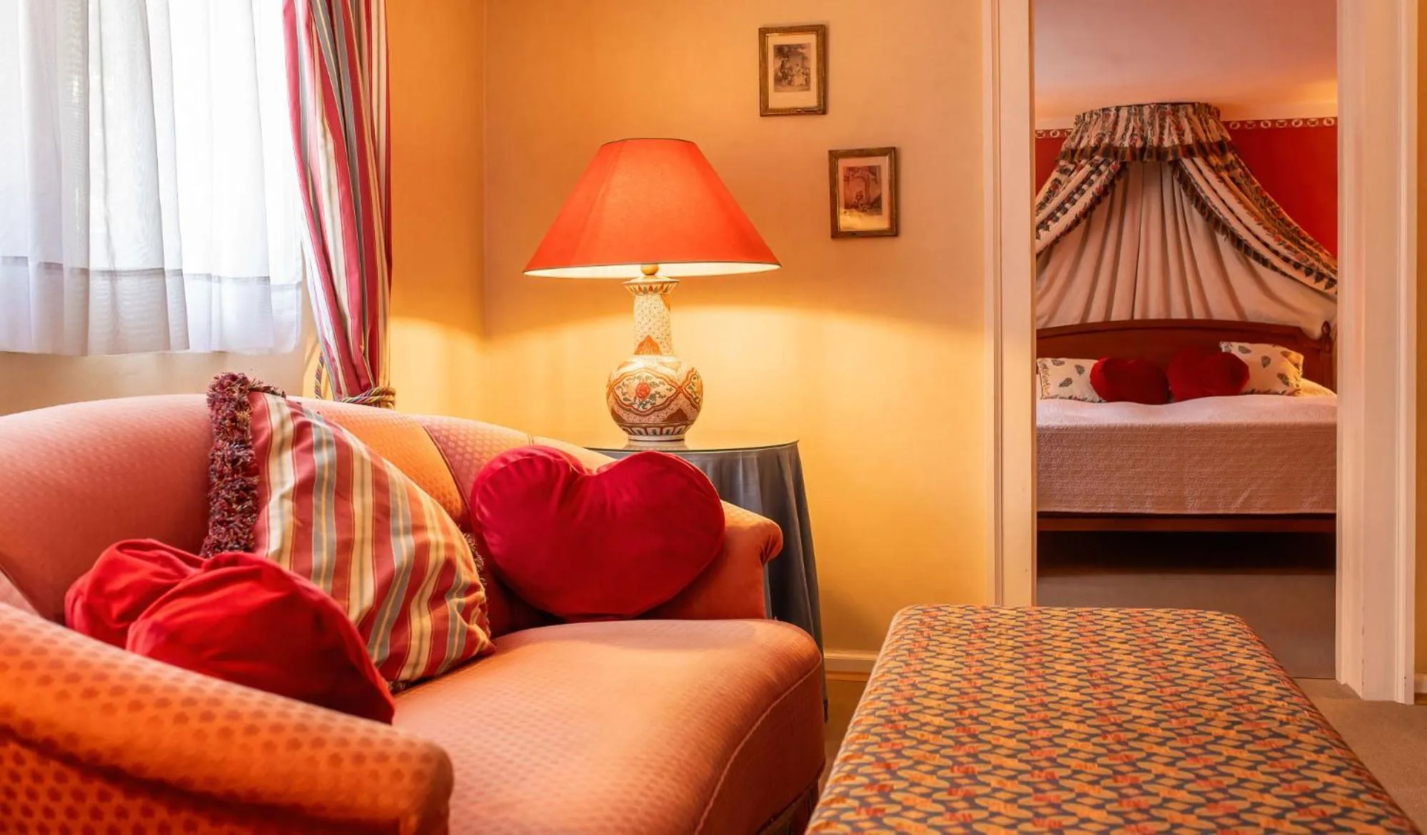 Living room, Bed in Hotel Schloss Büdingen