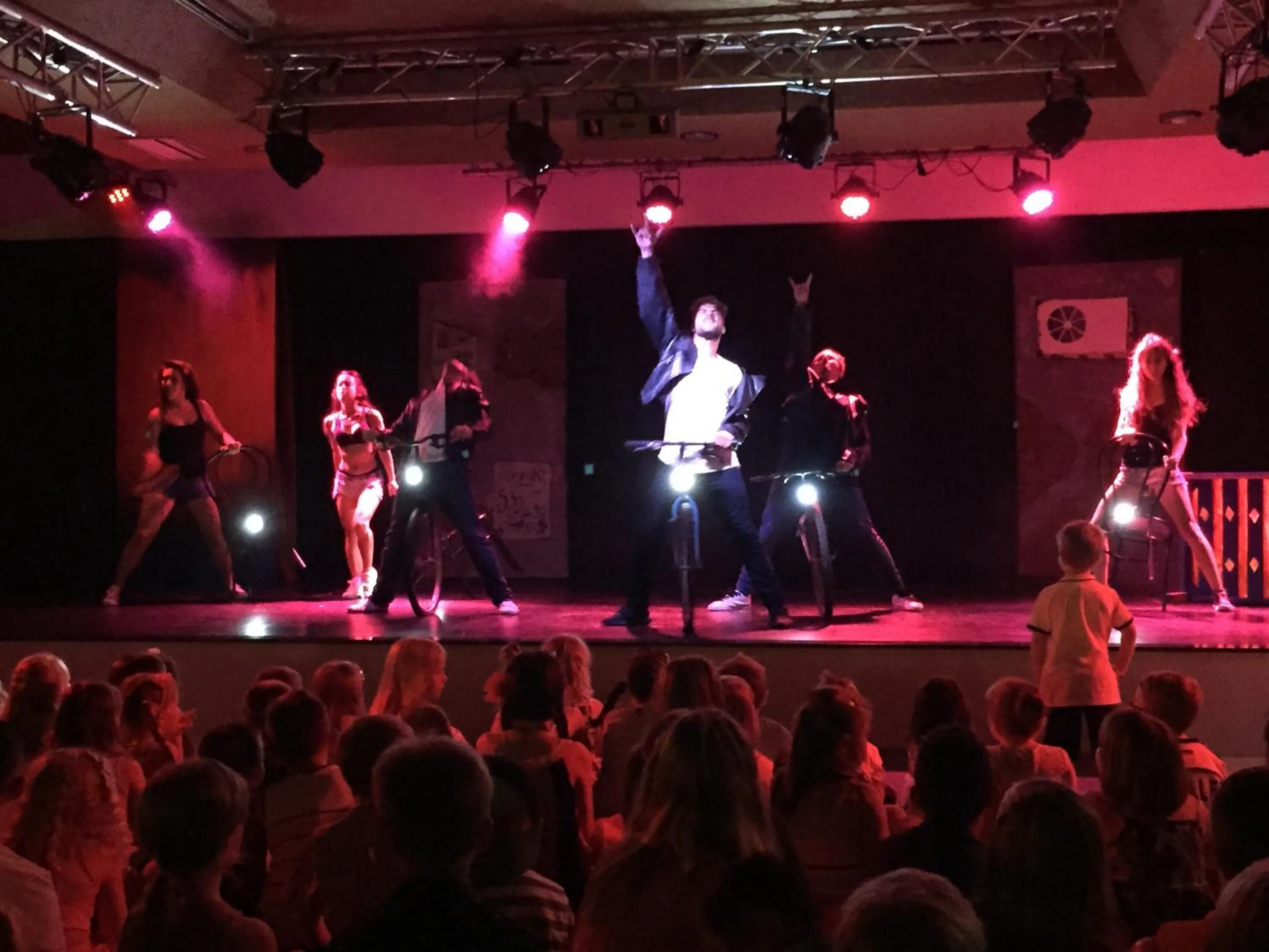 Evening entertainment in Hotel Club Cala Romani