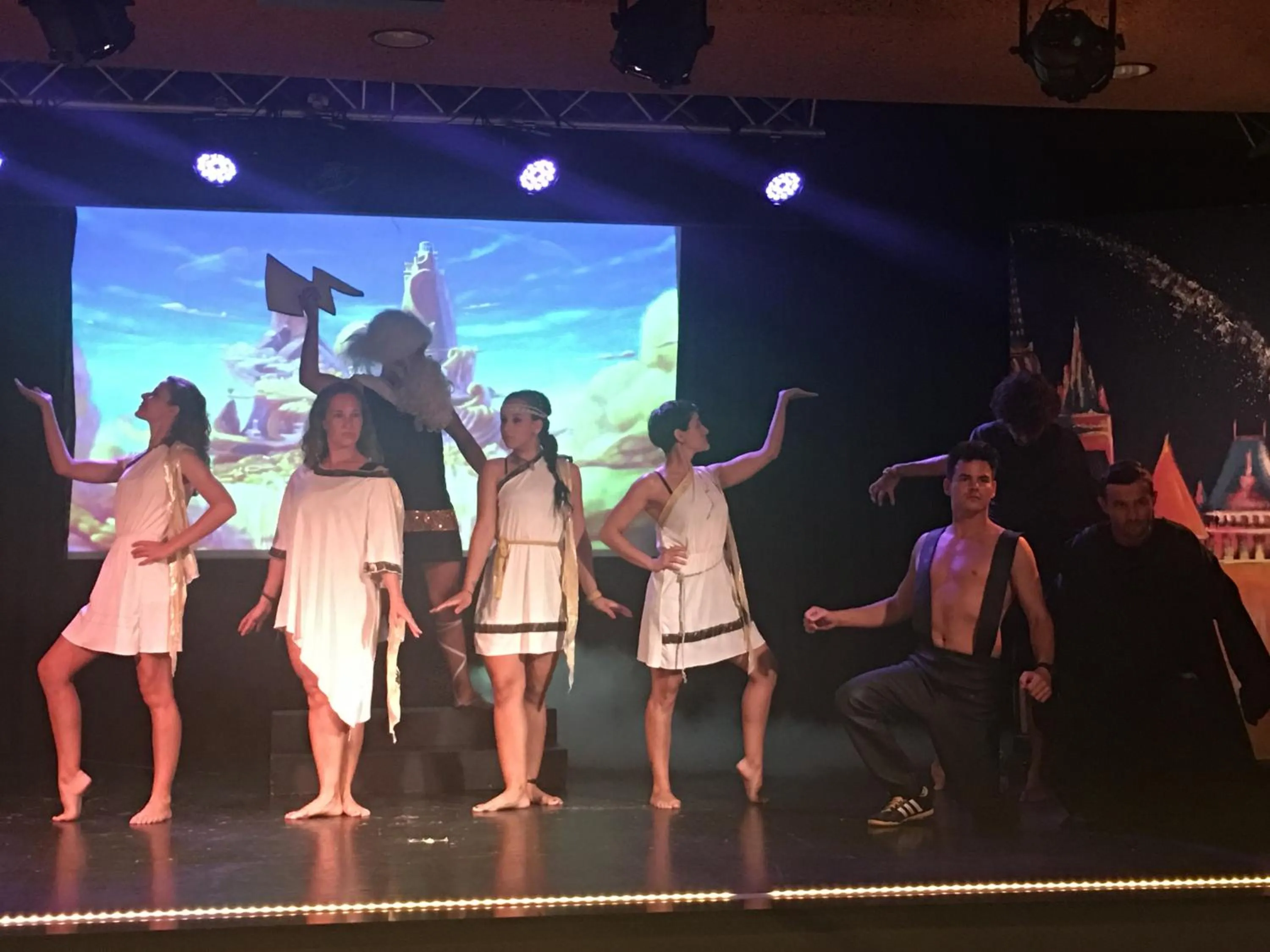 Evening entertainment in Hotel Club Cala Romani