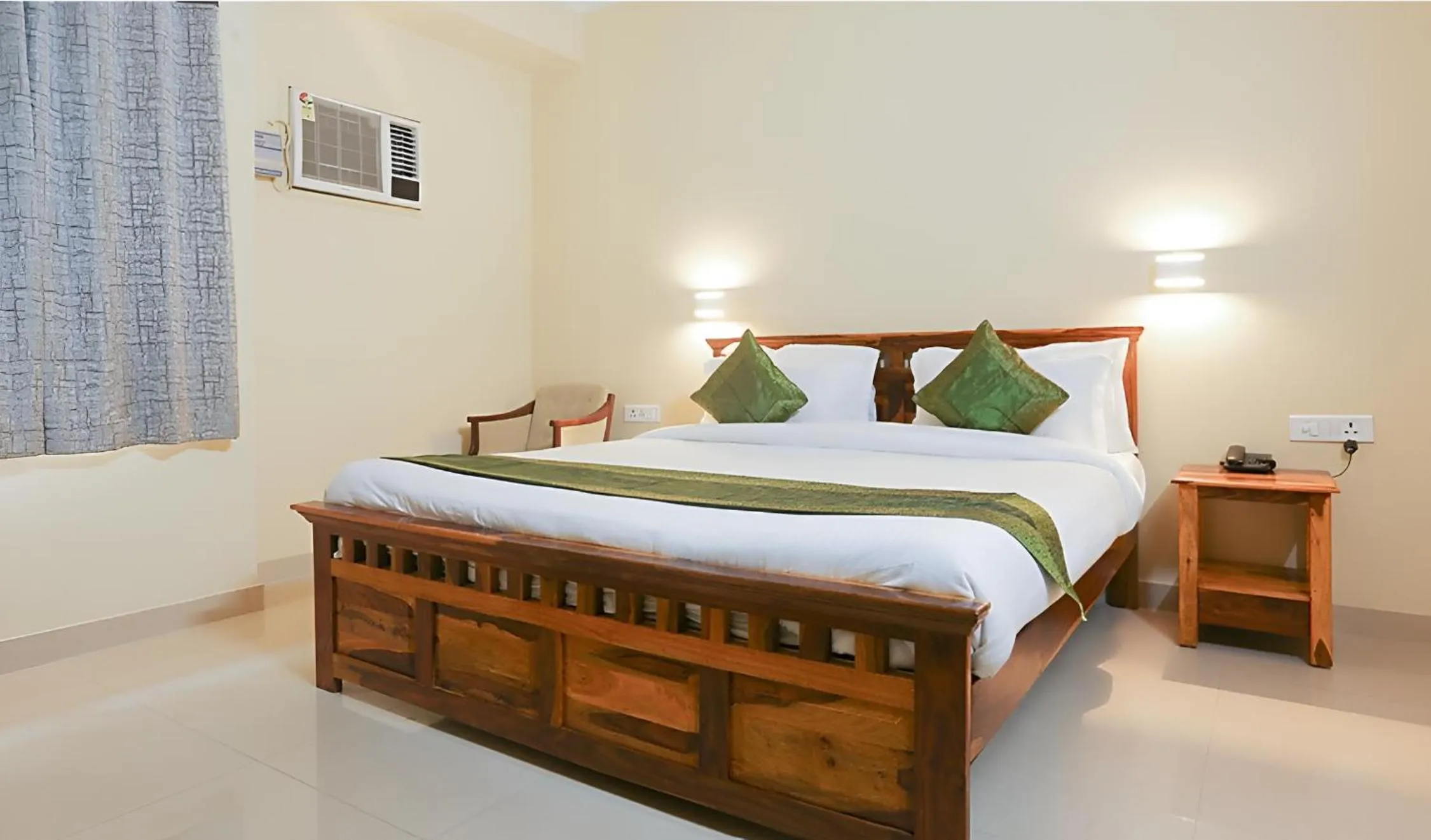 Bedroom, Bed in Treebo The Anchorage Malviya Nagar