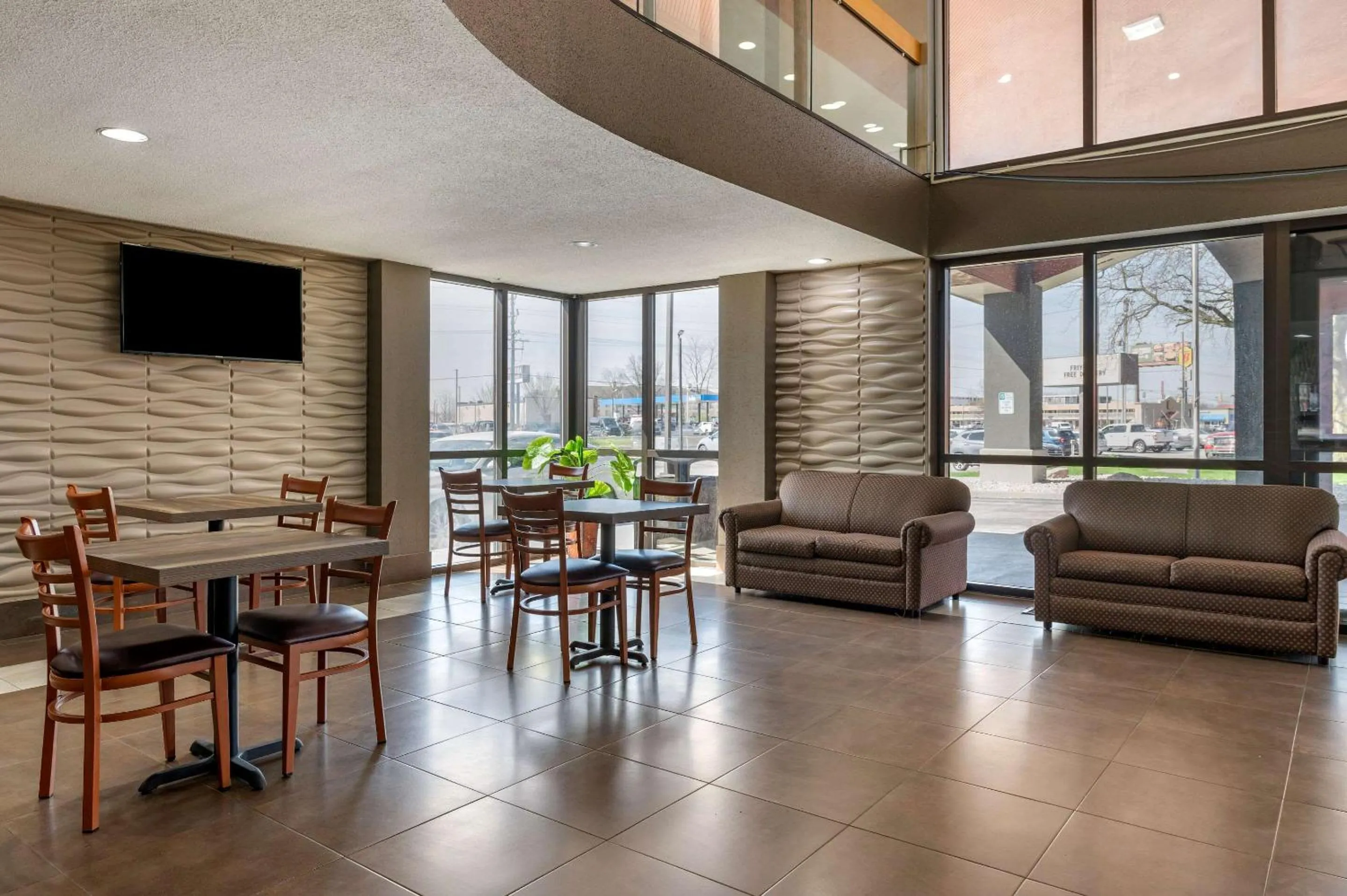 Breakfast in Econo Lodge Lafayette near University