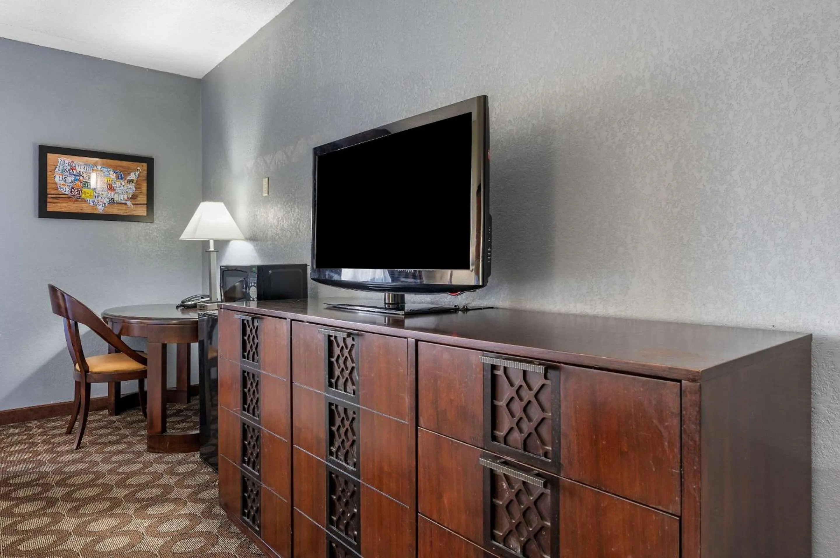 TV and multimedia in Econo Lodge Lafayette near University