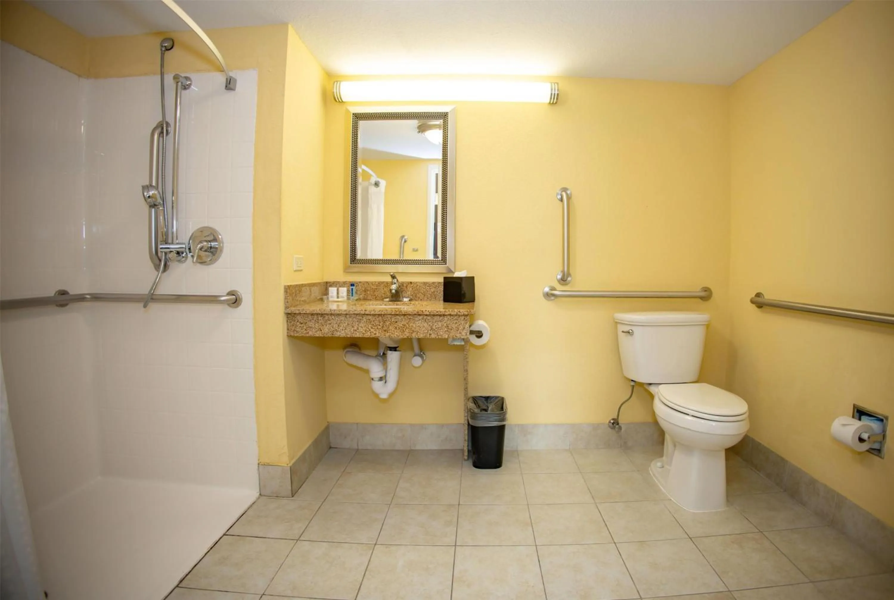 Shower in Hotel Gurnee