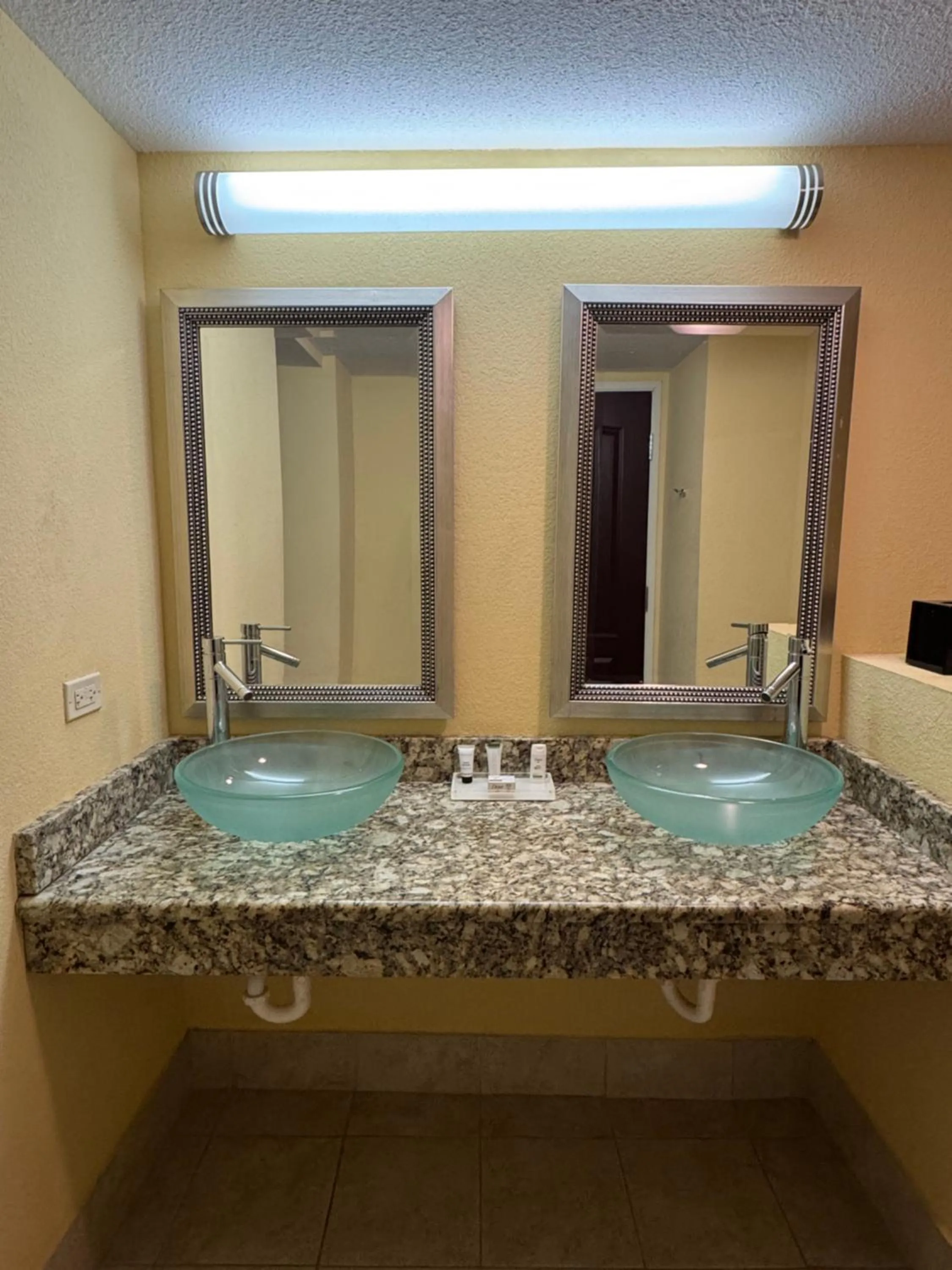 Bathroom in Hotel Gurnee