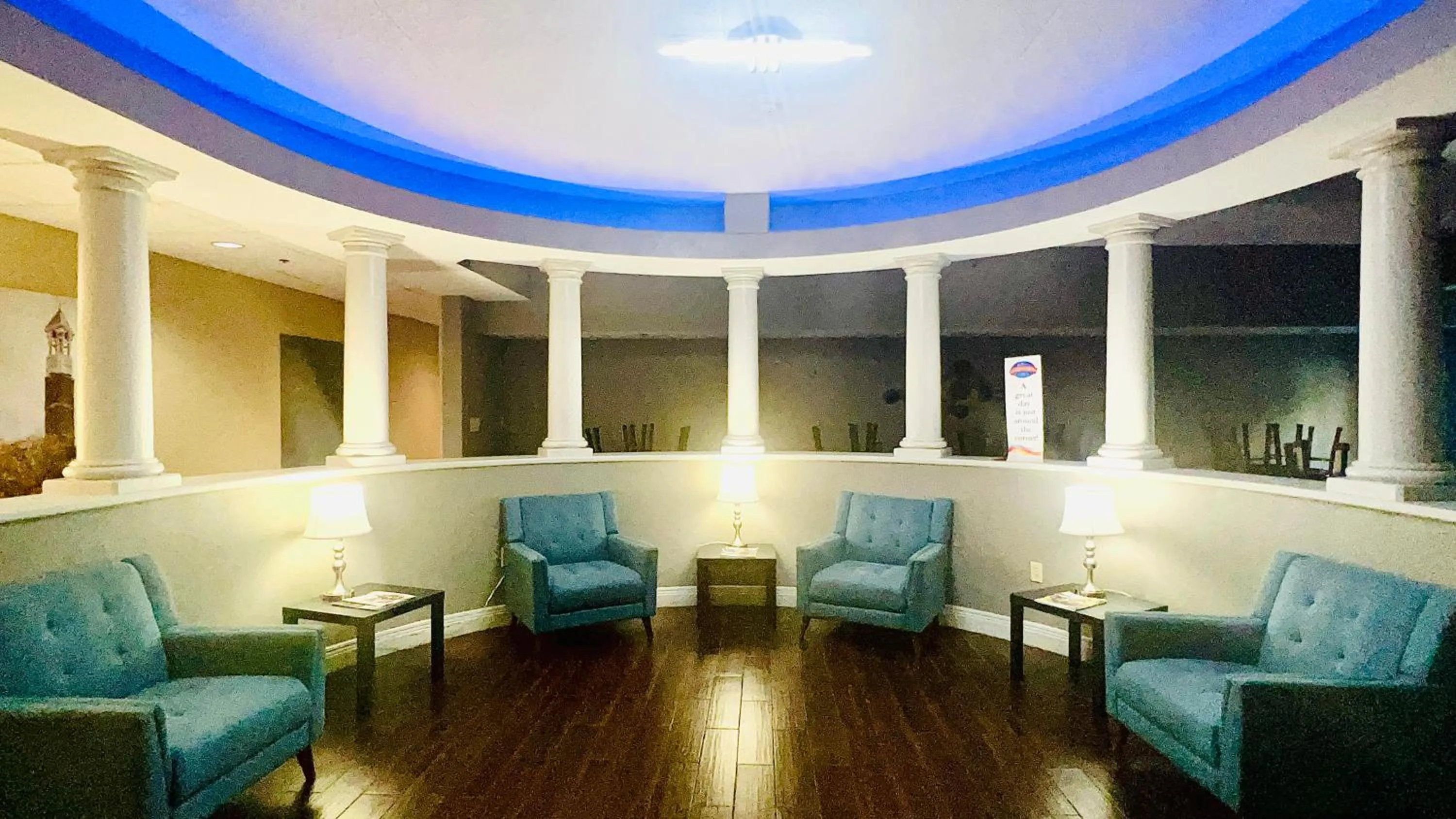 Seating area in Baymont by Wyndham Lafayette - Purdue University