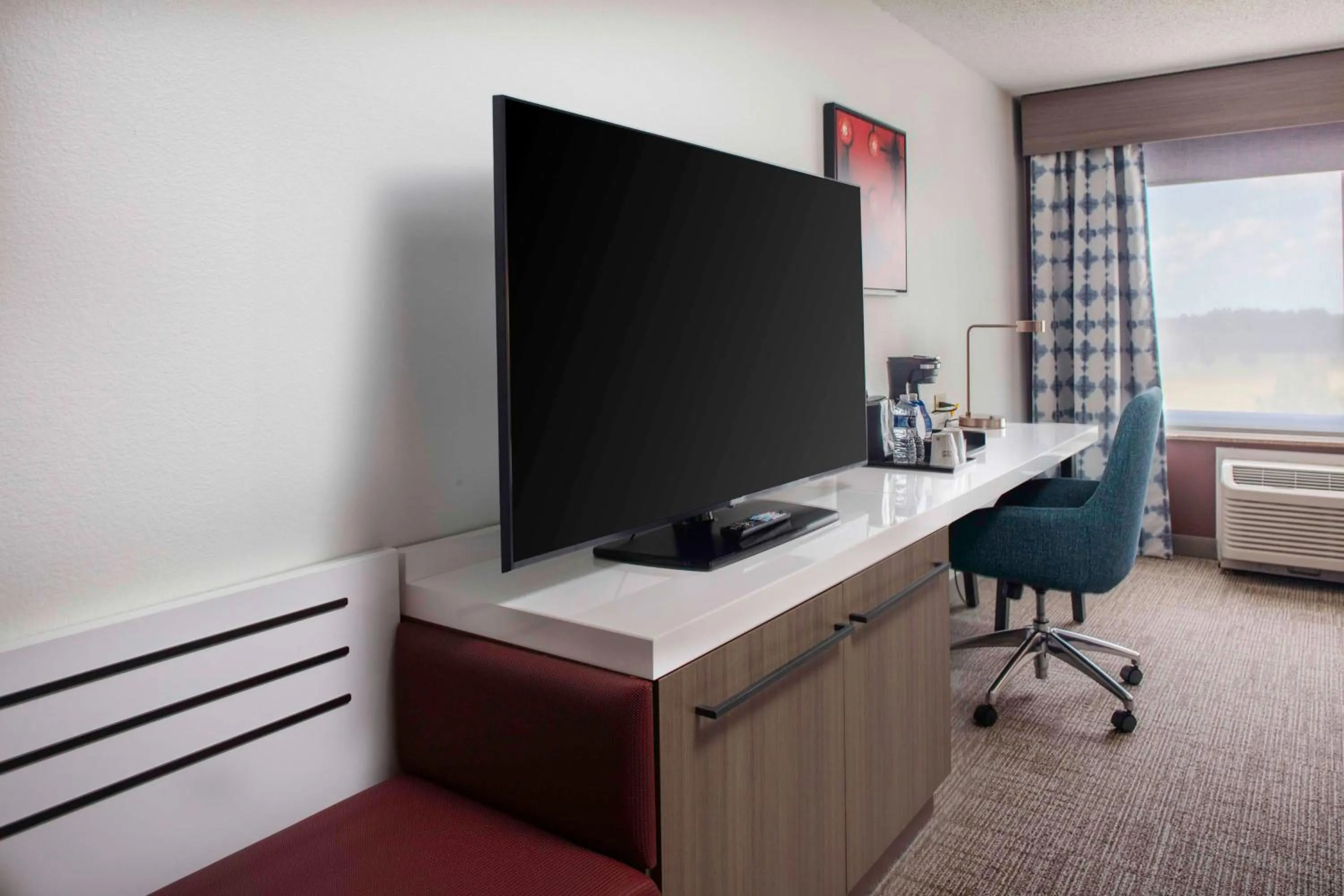 Bedroom in Hilton Garden Inn Roanoke Rapids