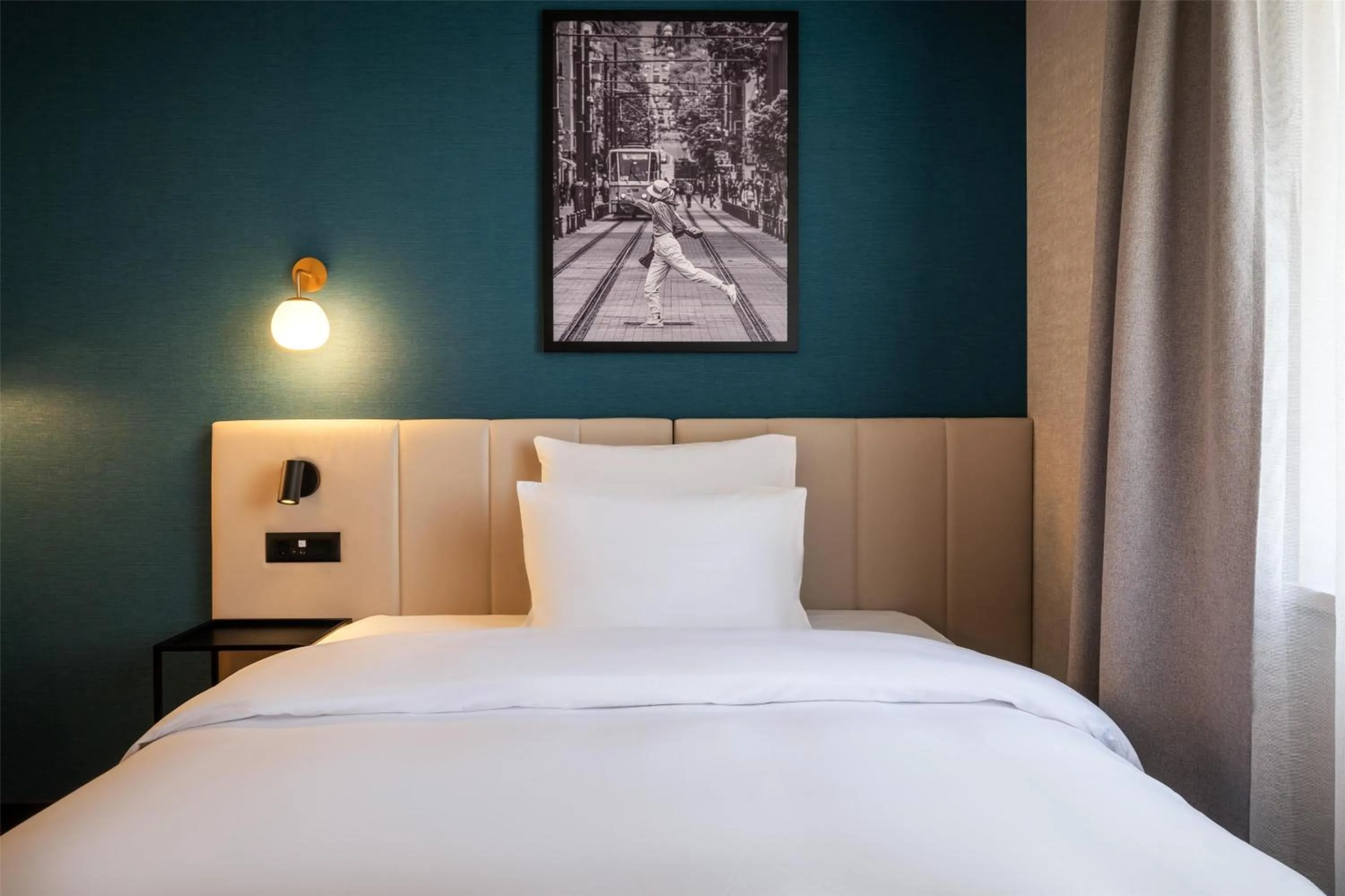 Bedroom, Bed in Metropolitan Hotel Sofia, a member of Radisson Individuals