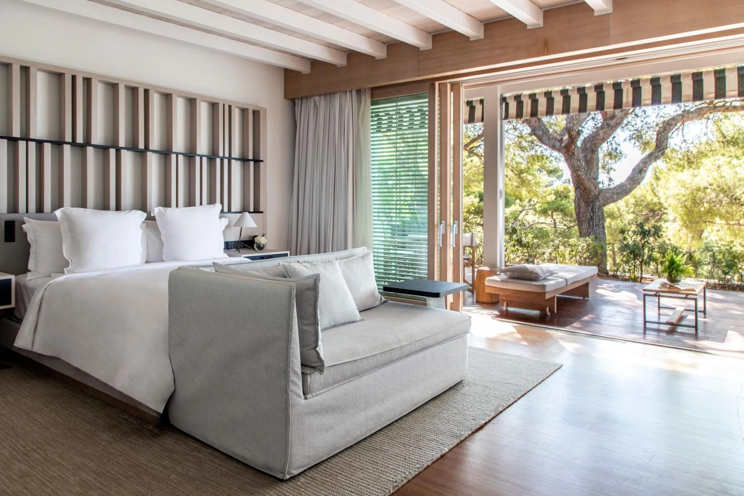 Bed in Four Seasons Astir Palace Hotel Athens