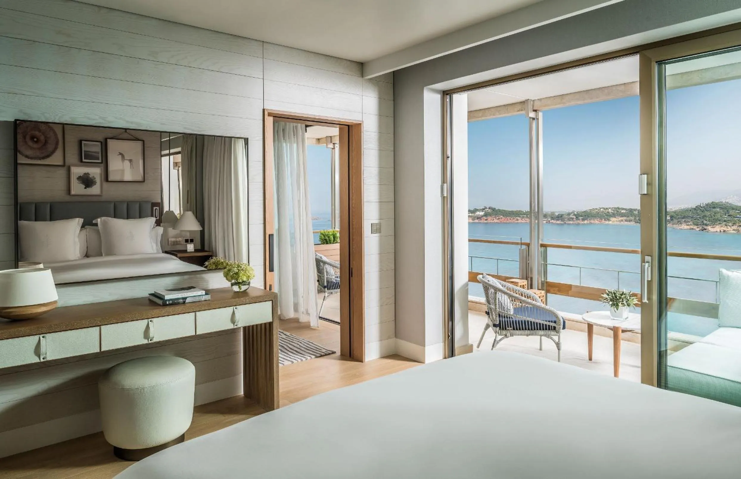 Balcony/Terrace, Bed in Four Seasons Astir Palace Hotel Athens