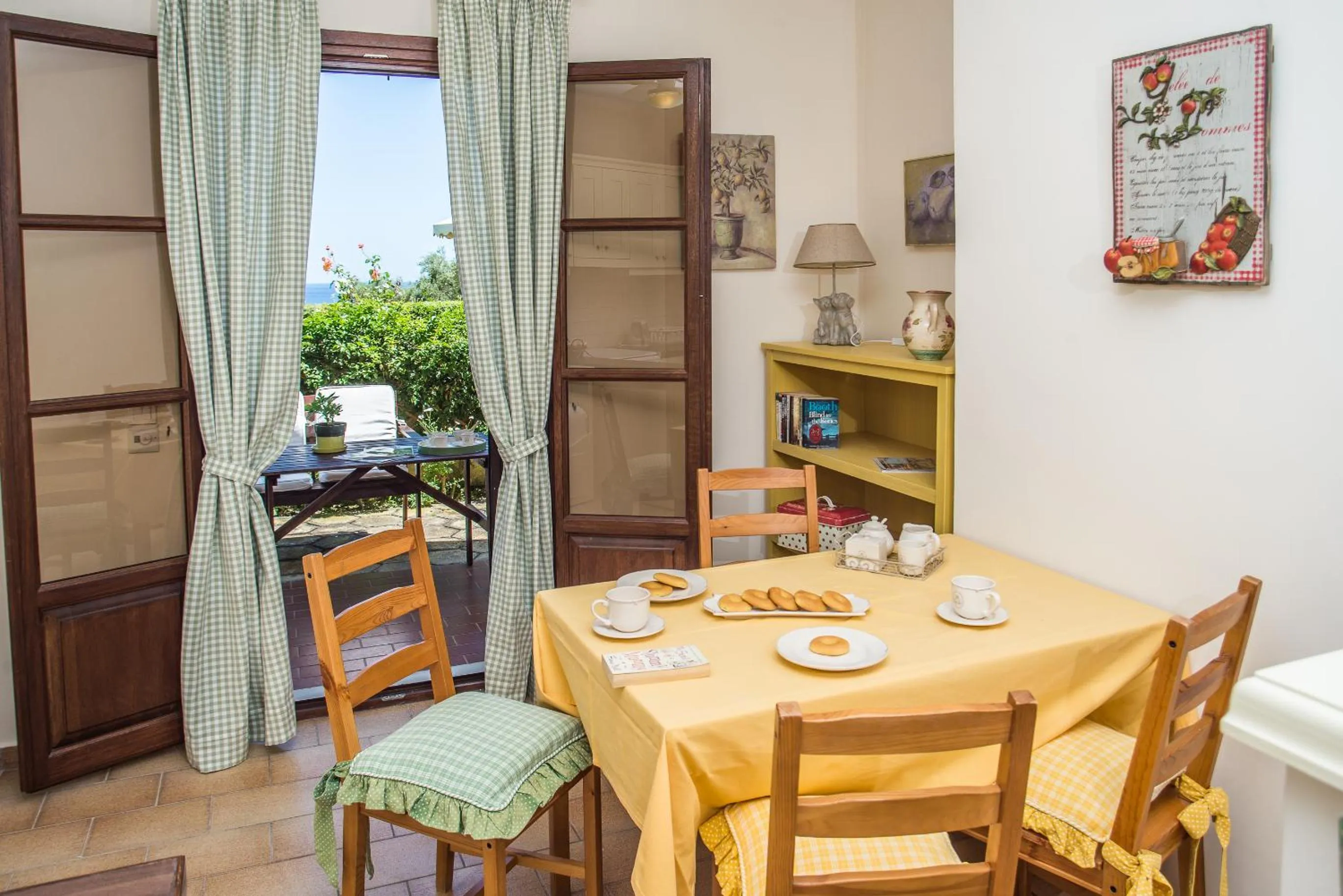 Dining area in Amboula Beach Apartments