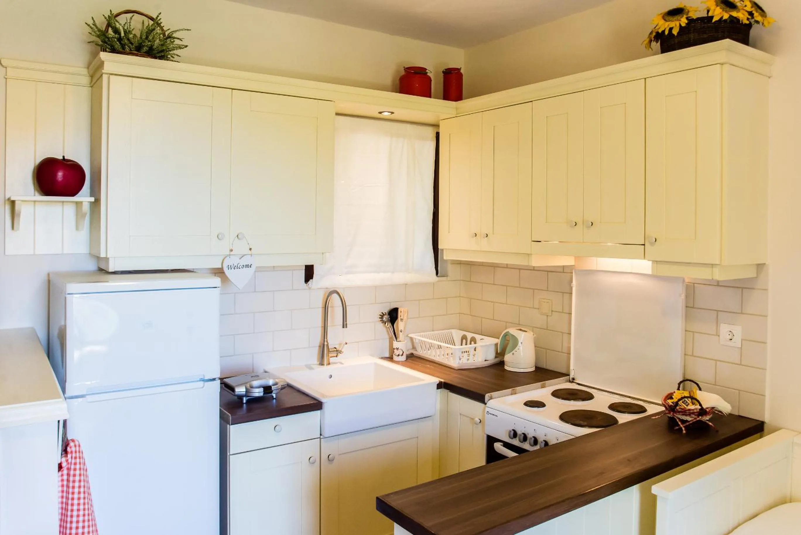 Kitchen or kitchenette in Amboula Beach Apartments