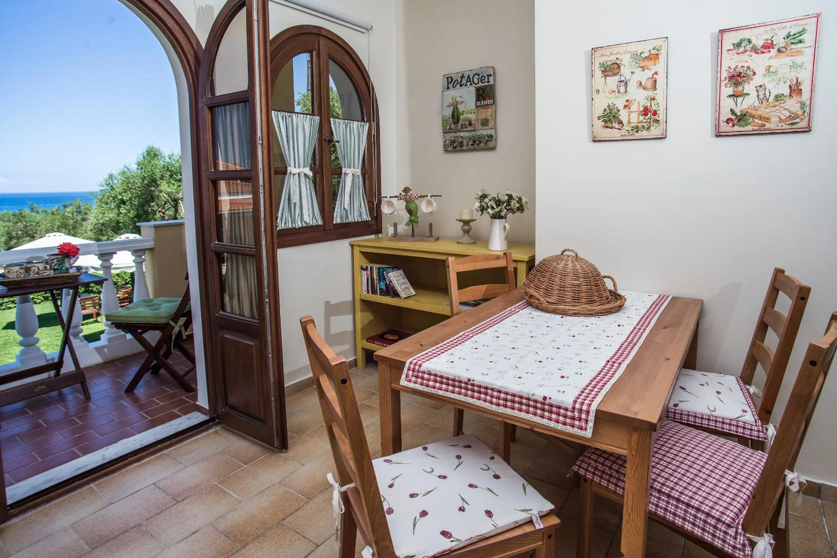 Dining area in Amboula Beach Apartments