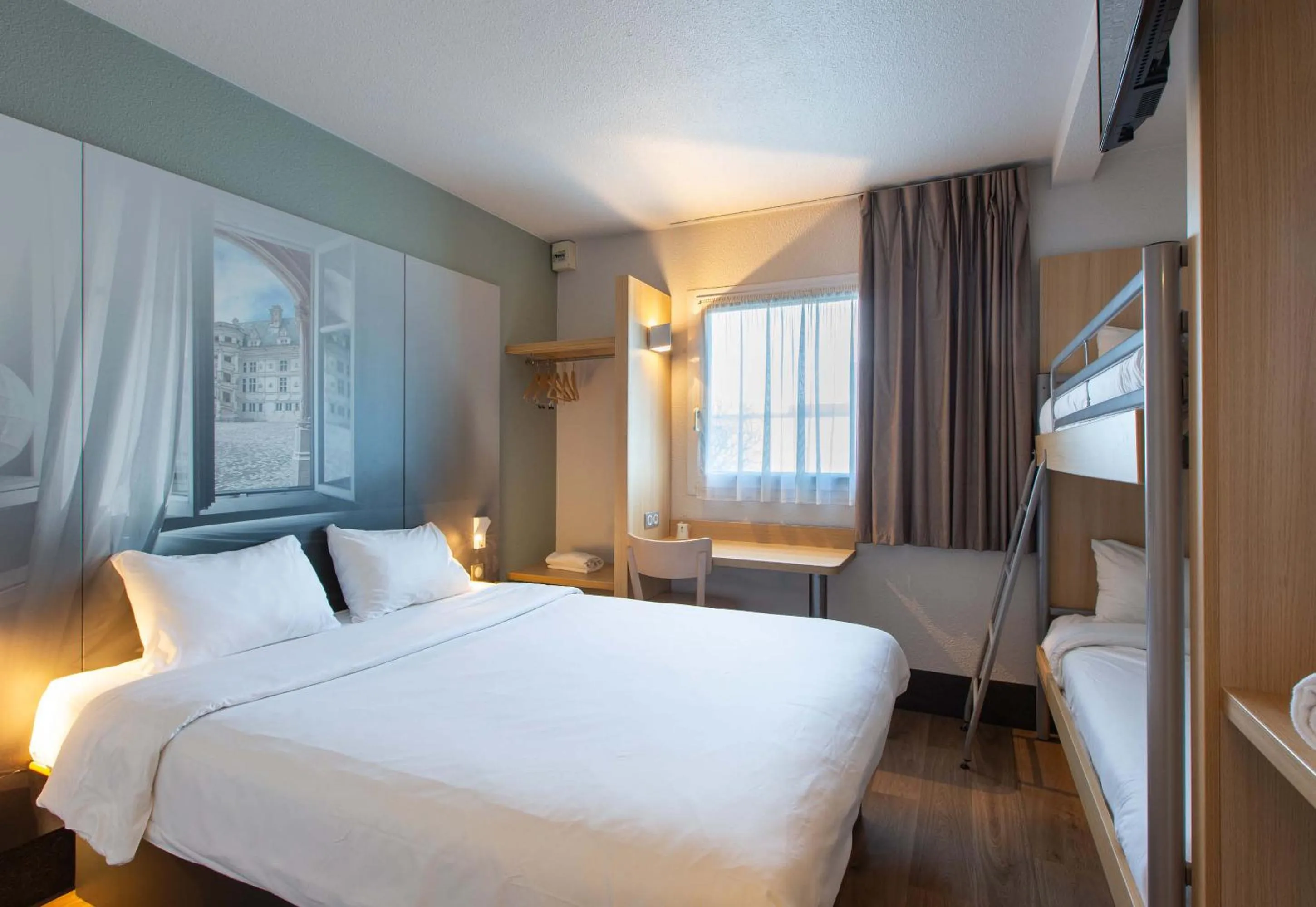 Bedroom, Bed in B&B HOTEL Blois Sud Vineuil