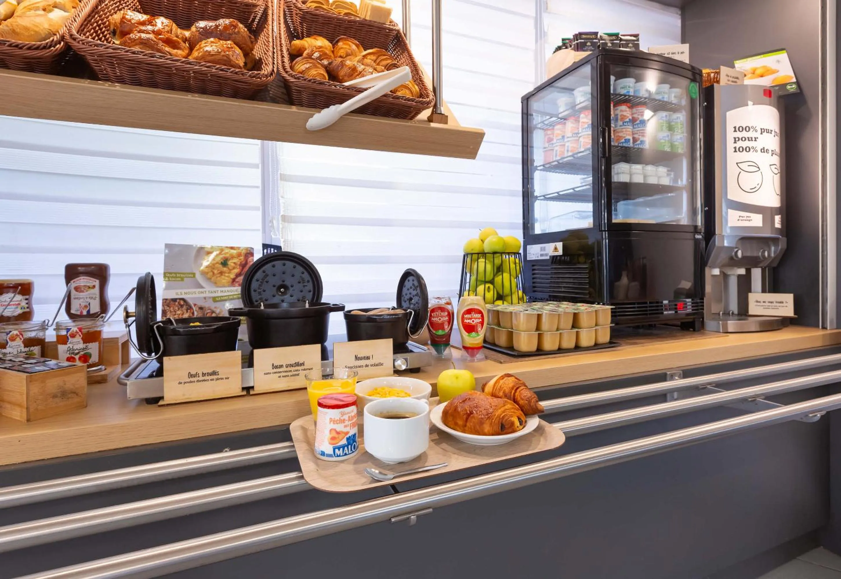 Buffet breakfast in B&B HOTEL Blois Sud Vineuil