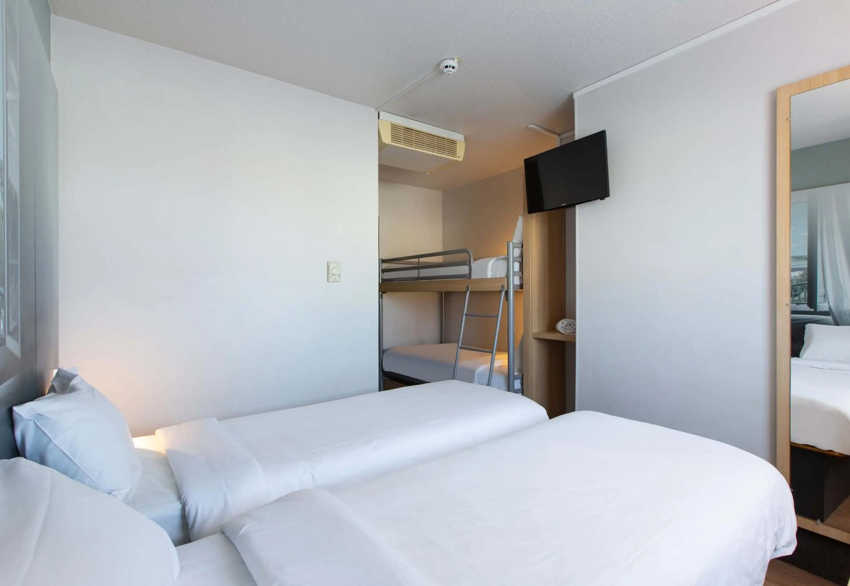 Bedroom, Bed in B&B HOTEL Blois Sud Vineuil