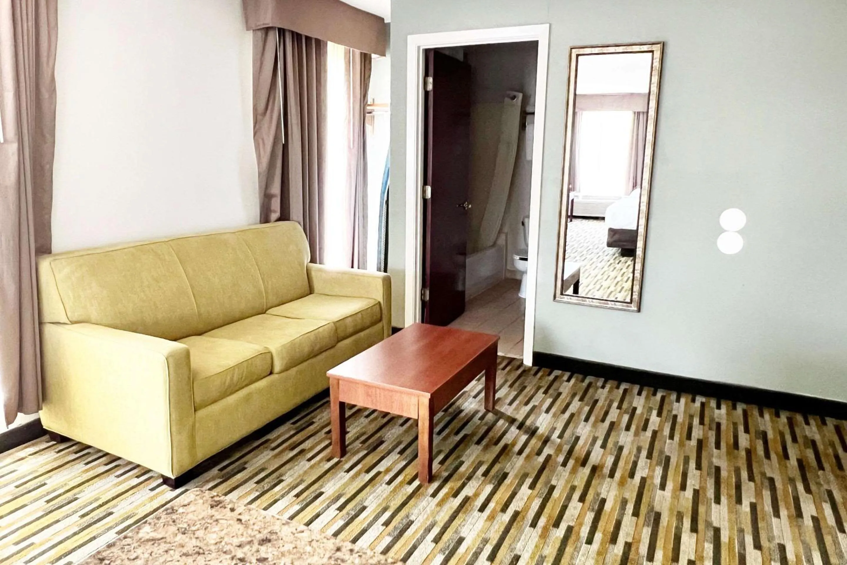 Bedroom in Quality Inn Gainesville I-75