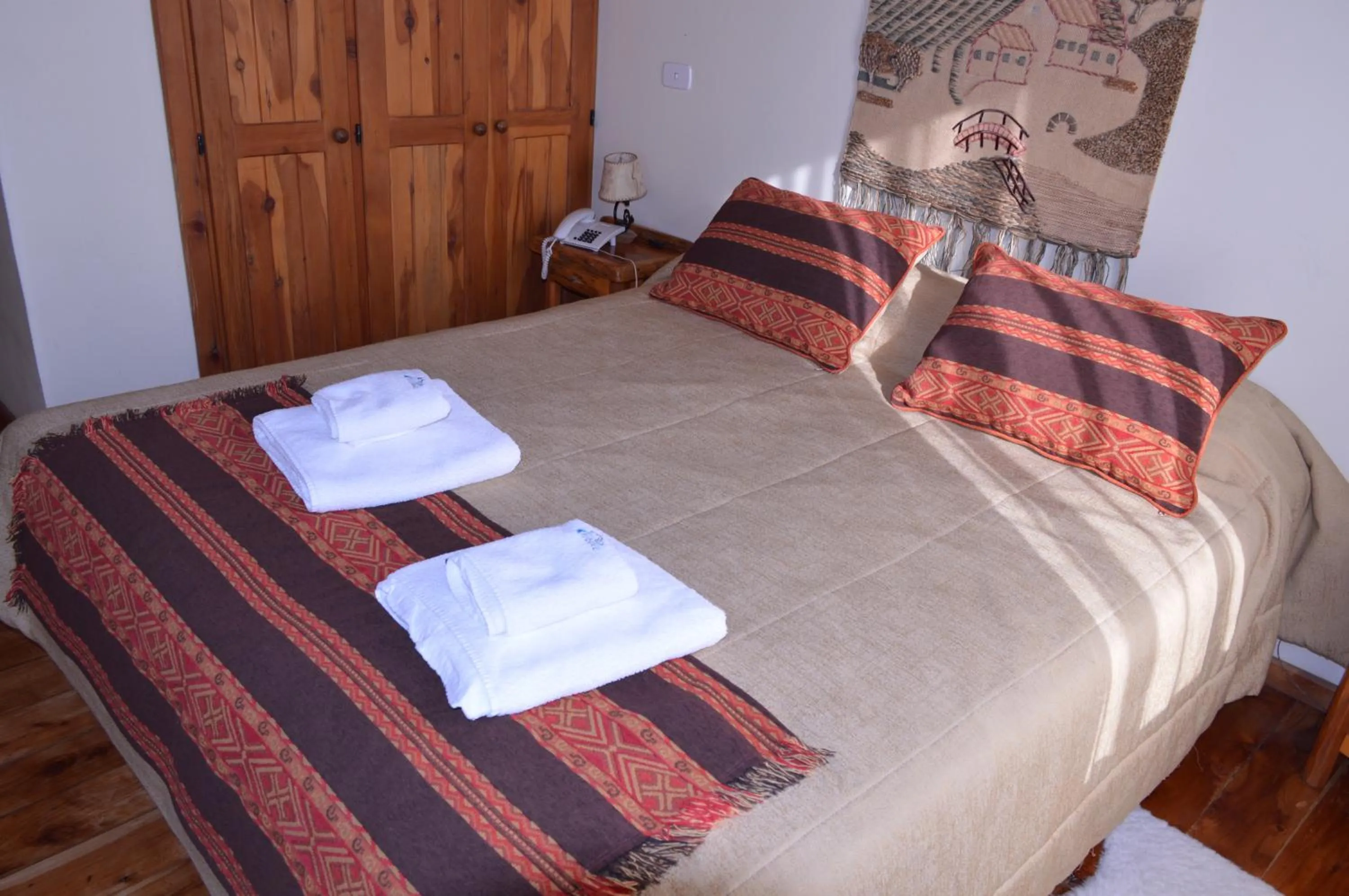 Photo of the whole room, Bed in Hostería Traunco
