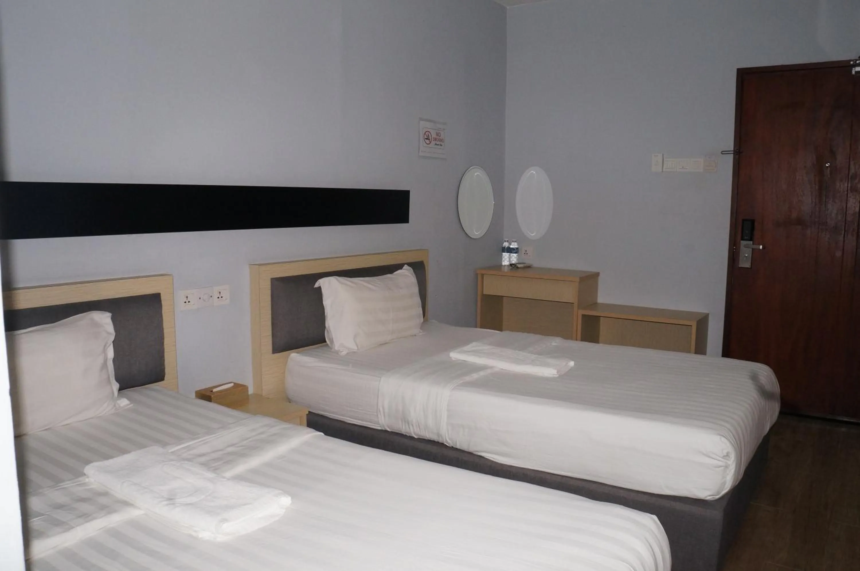 Bedroom, Bed in Unikarya Lodge