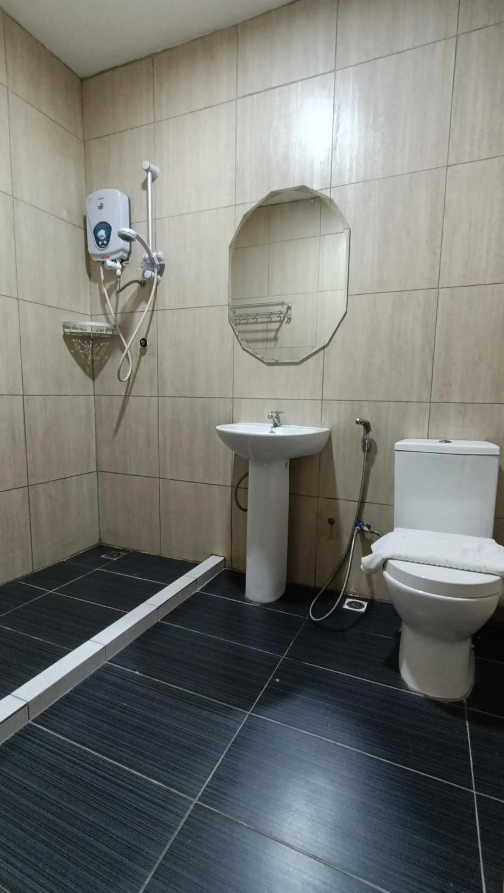 Bathroom in Unikarya Lodge