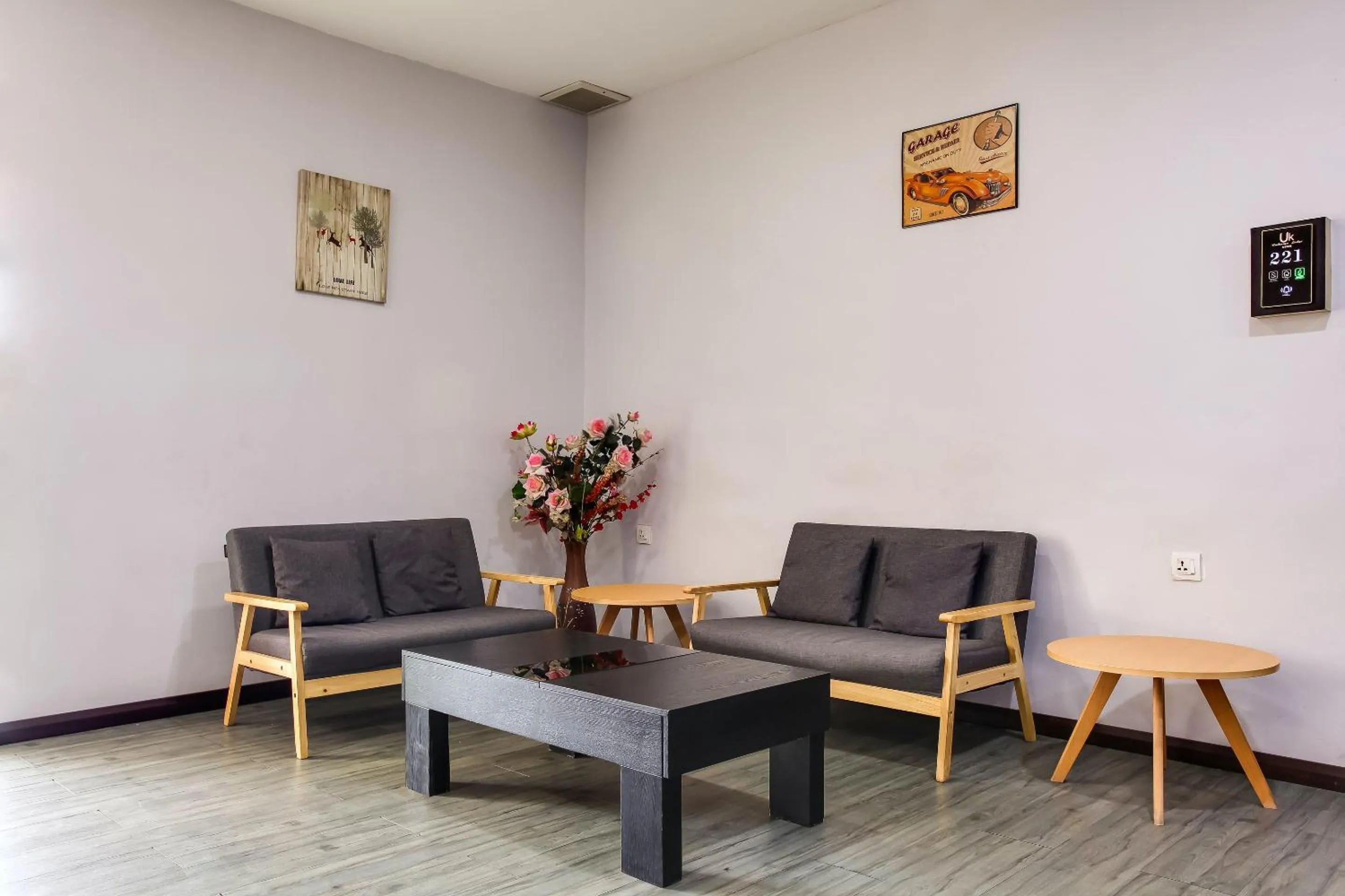 Living room in Unikarya Lodge