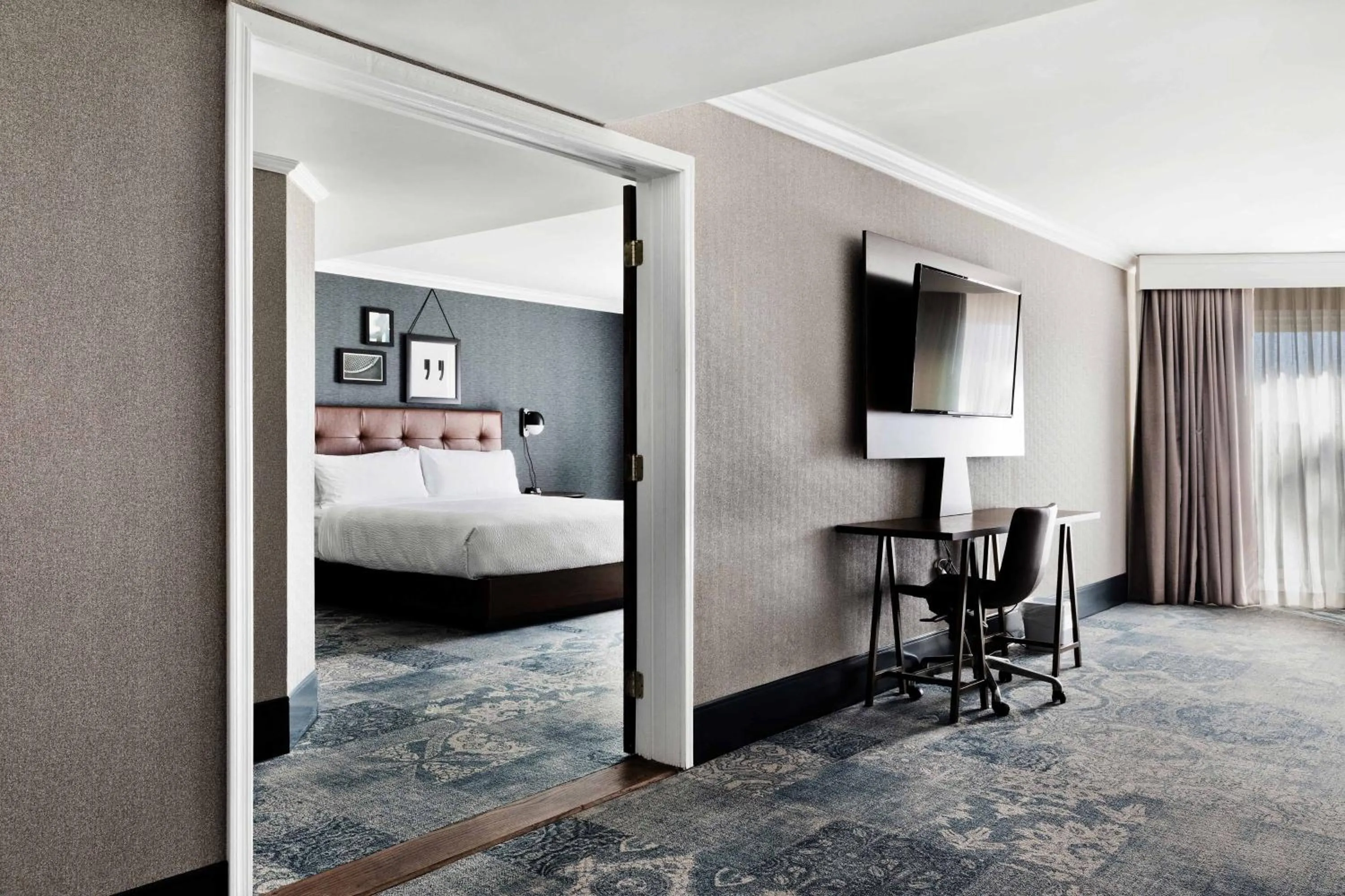 Living room, Bed in Four Points by Sheraton Ventura Harbor Resort