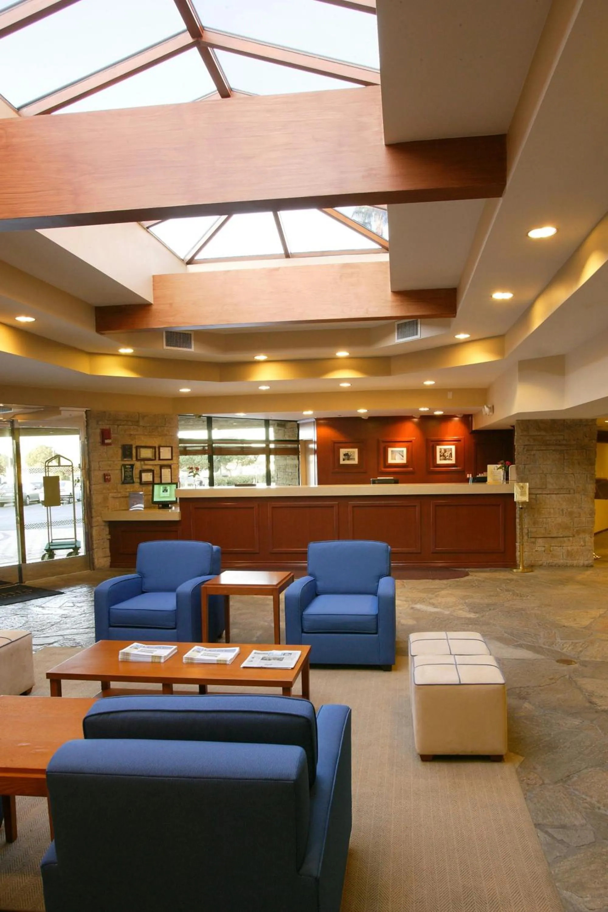 Lobby or reception in Four Points by Sheraton Ventura Harbor Resort