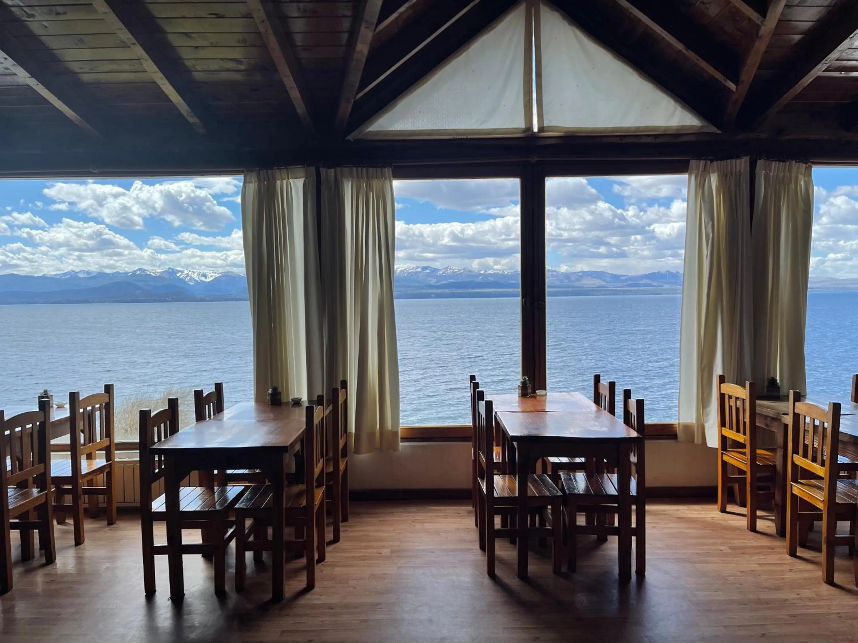 Dining area in Hosteria Ventus Patagonia