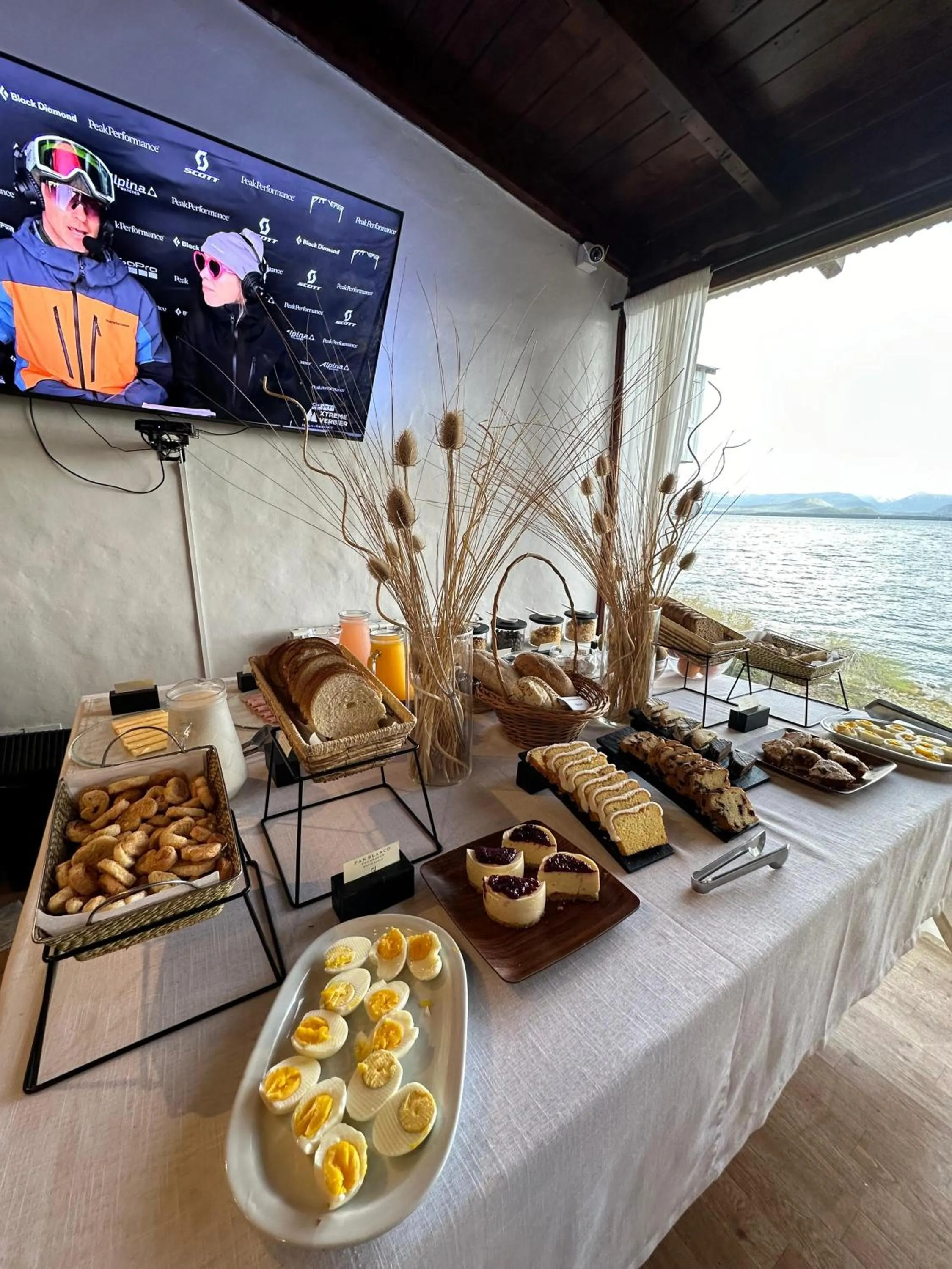 Buffet breakfast in Hosteria Ventus Patagonia